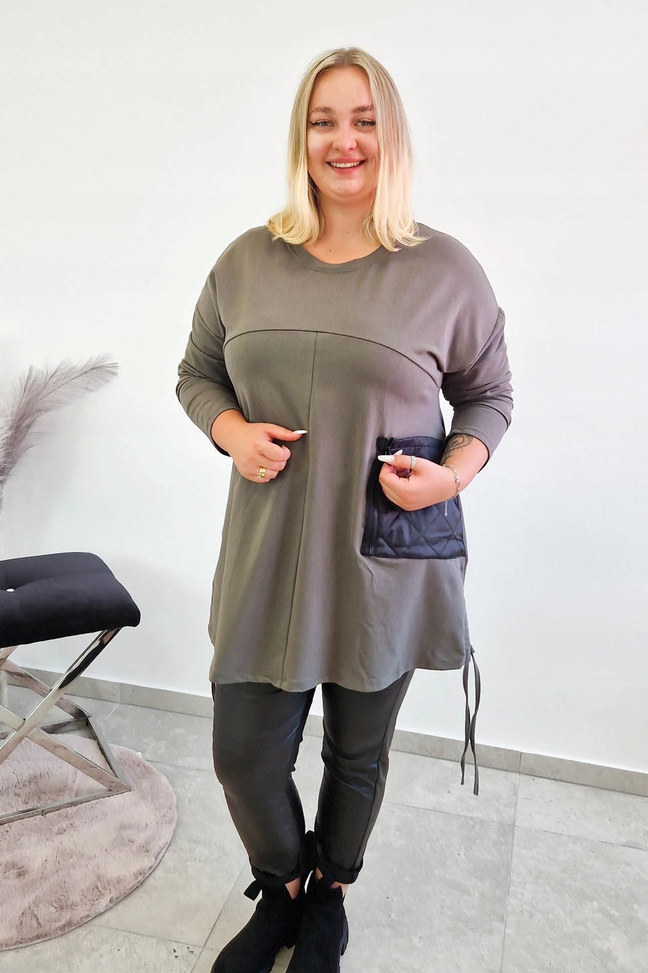 Dámská tunika s prošívanou kapsou Olivová, velikost XL