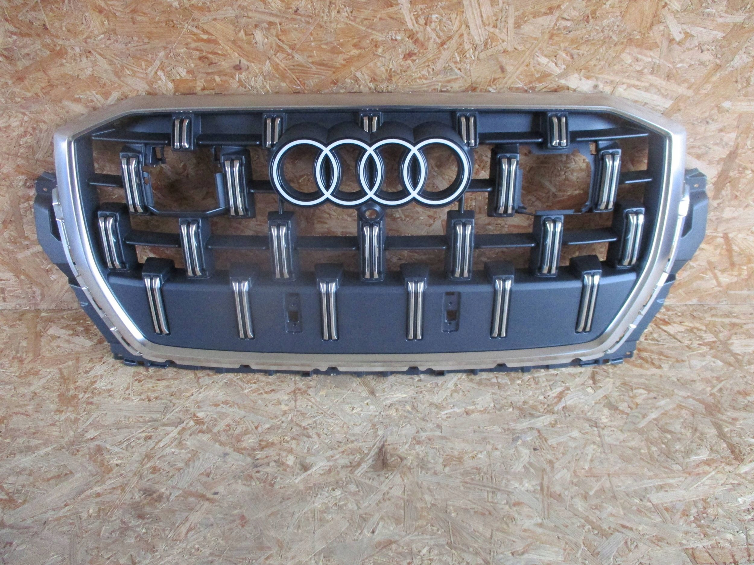 GRIGLIA AUDI Q7 4M0 LIFT 23
