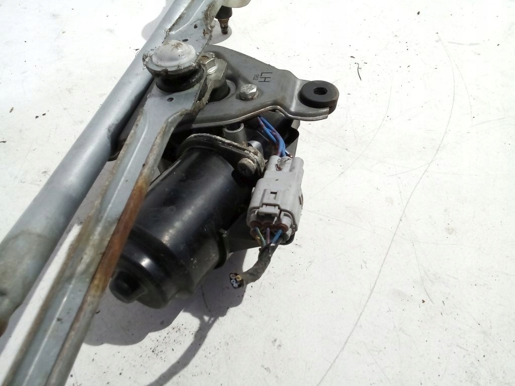 Suzuki Splash wiper mechanism front