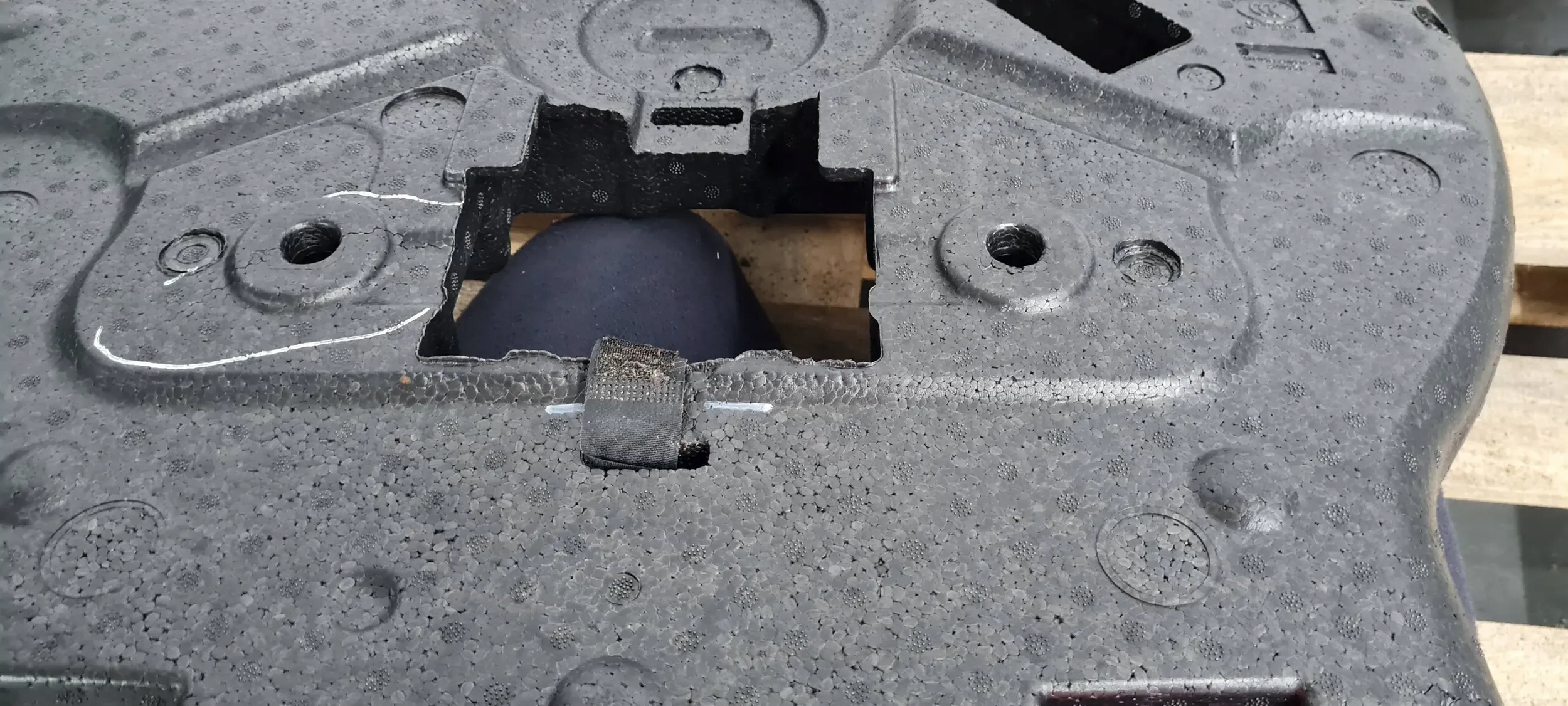 Q3 83A boot floor well polystirene PIANKA rear part 83A012109F