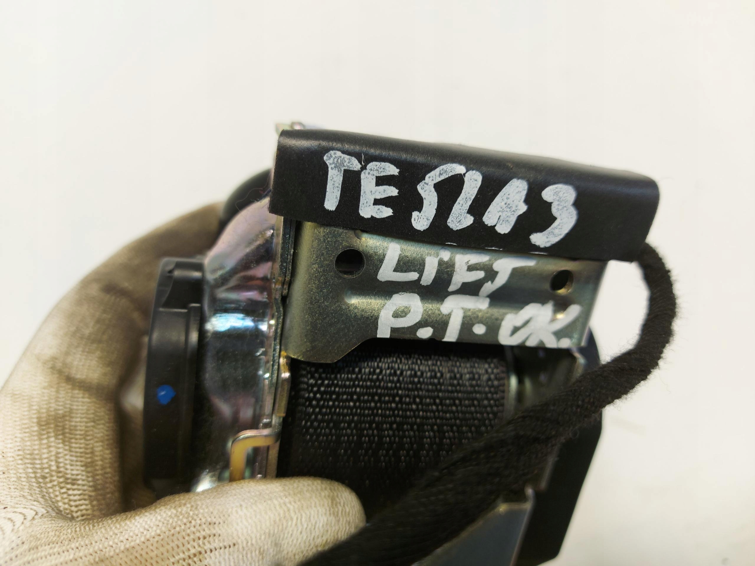 Tesla Model 3 III Spanner öv, szíj Gurten rechts heck Original