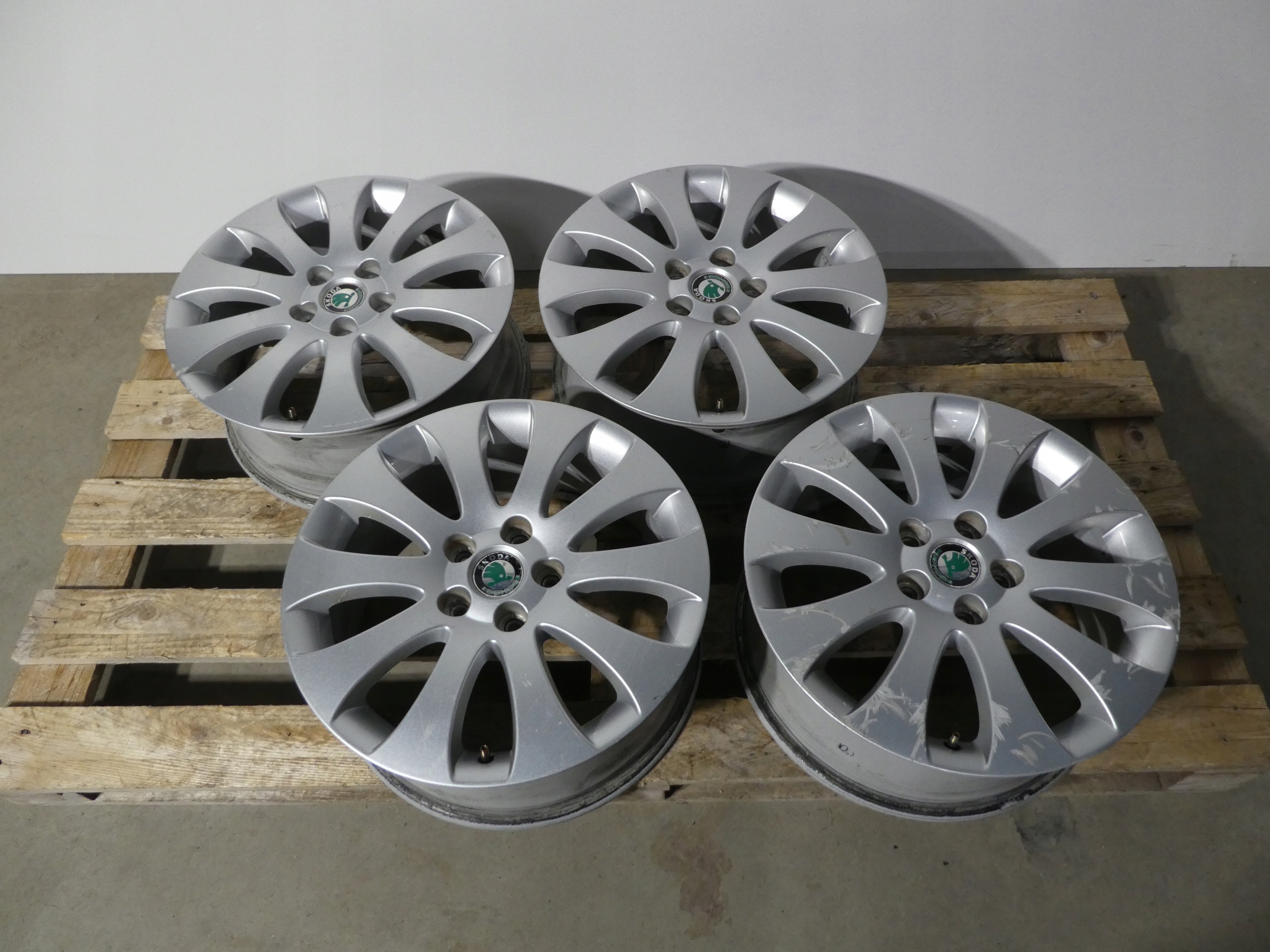 4X discs aluminium disc 3T0601025B SKODA 5X112