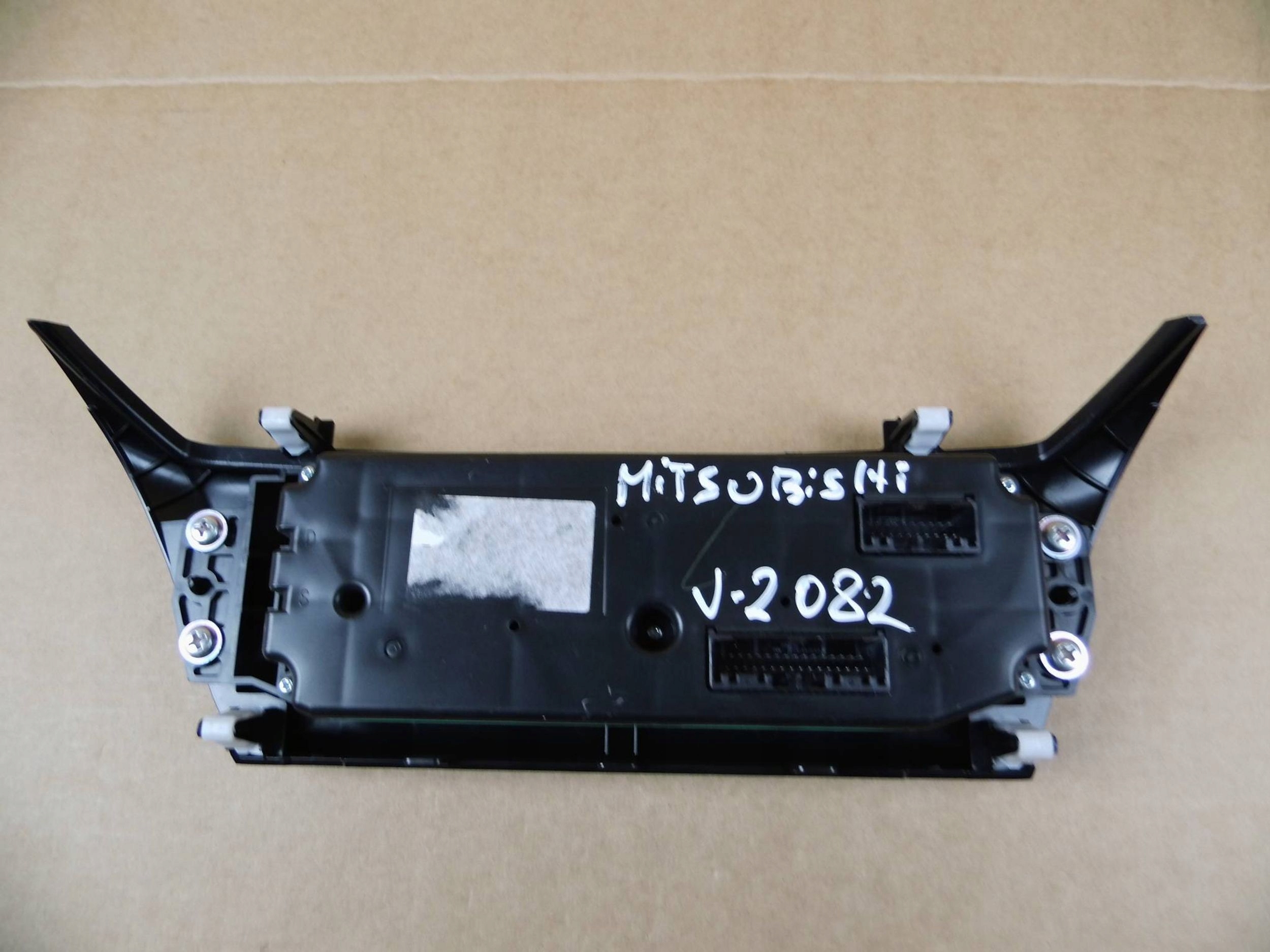 Mitsubishi Eclipse Cross Pulsante COMANDI CLIMA Controllo BOCCHETTE