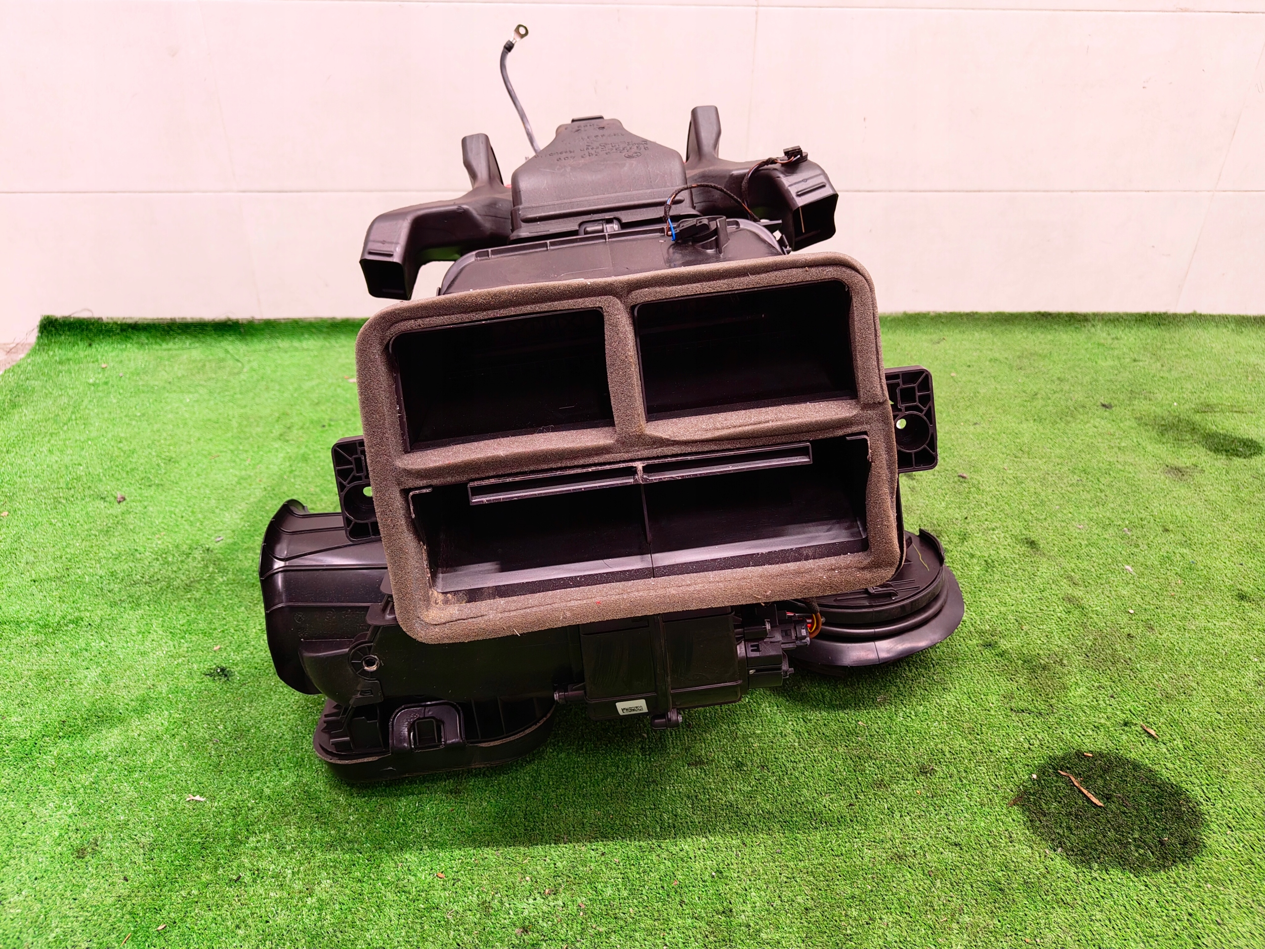 BMW X1 F48 радиатор отопителя 9871296