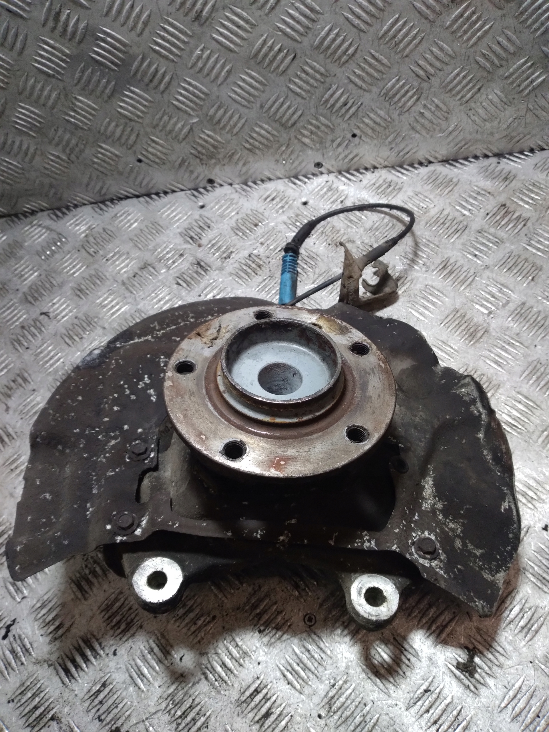 otoč čepu pravý předek ABS BMW E60 6760954R 3.0 D