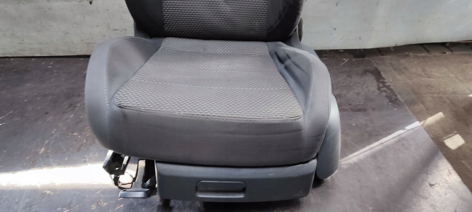 seat front left driver´s VW Golf V kombi 1,4 TSI