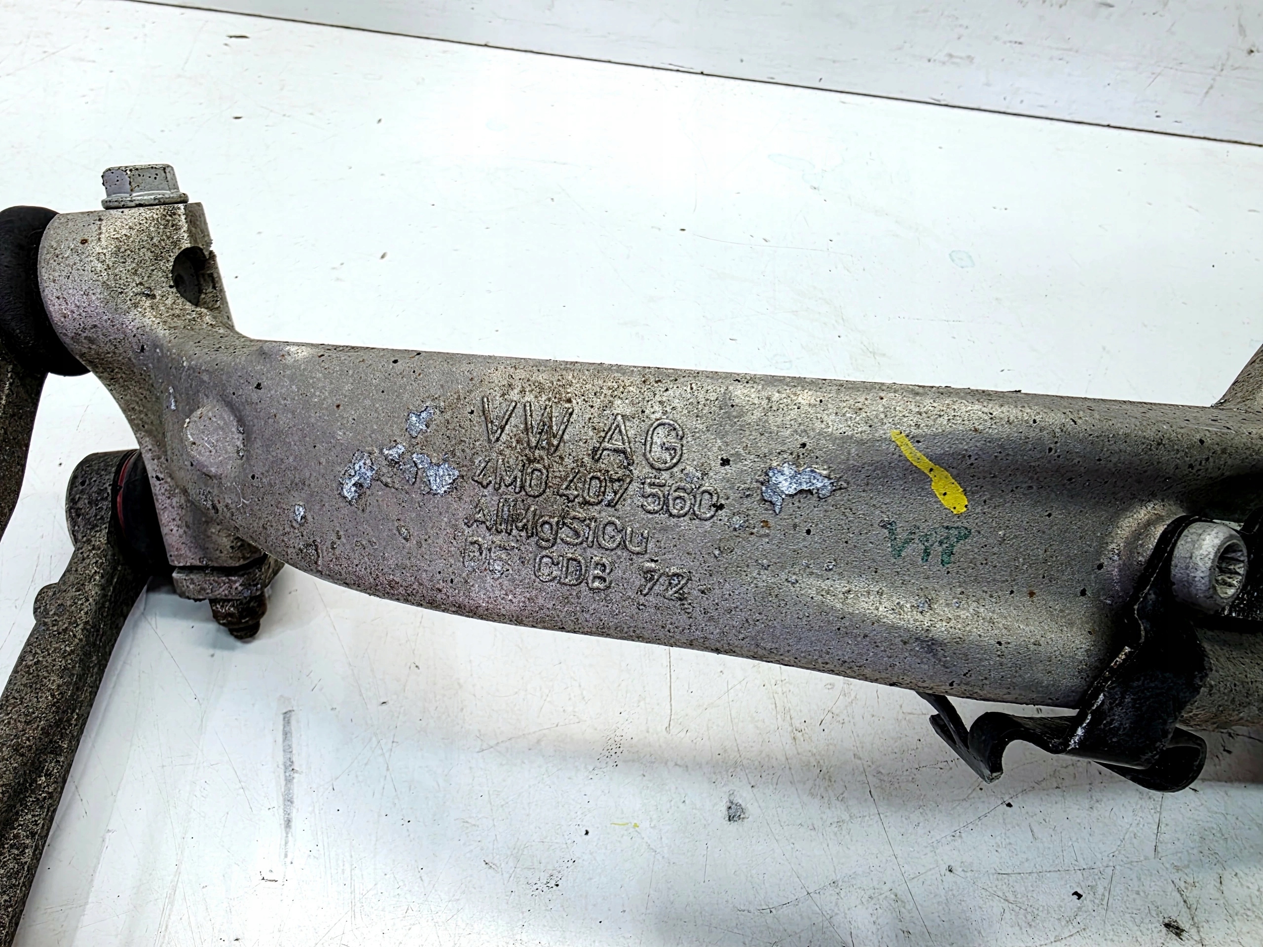 otoč čepu pravý předek AUDI Q7 4M 4M0407272J 4M0407560