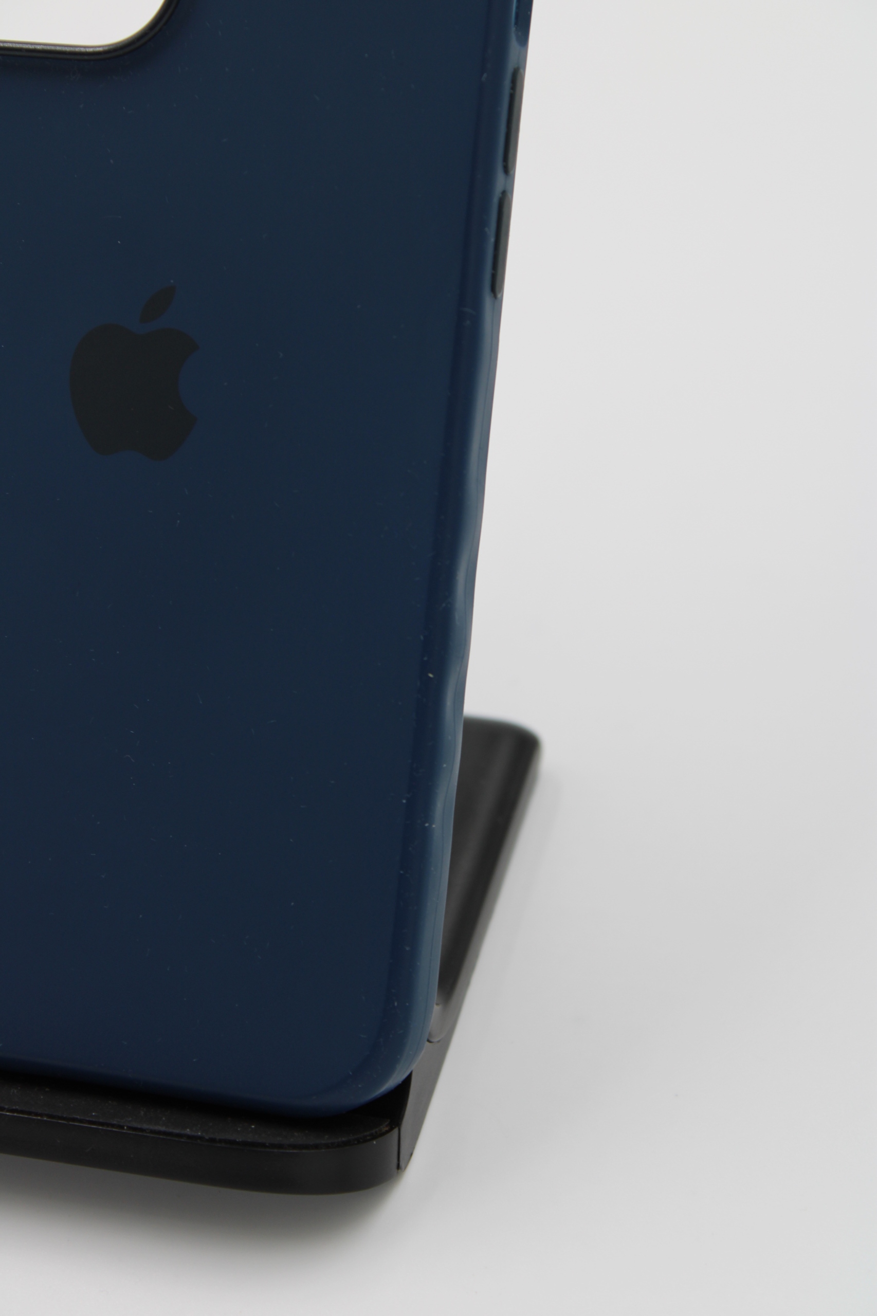 OPIS!!! Apple Silikonowe etui z MagSafe do iPhone'a 13 Pro Max błękitna toń Funkcje ładowanie indukcyjne