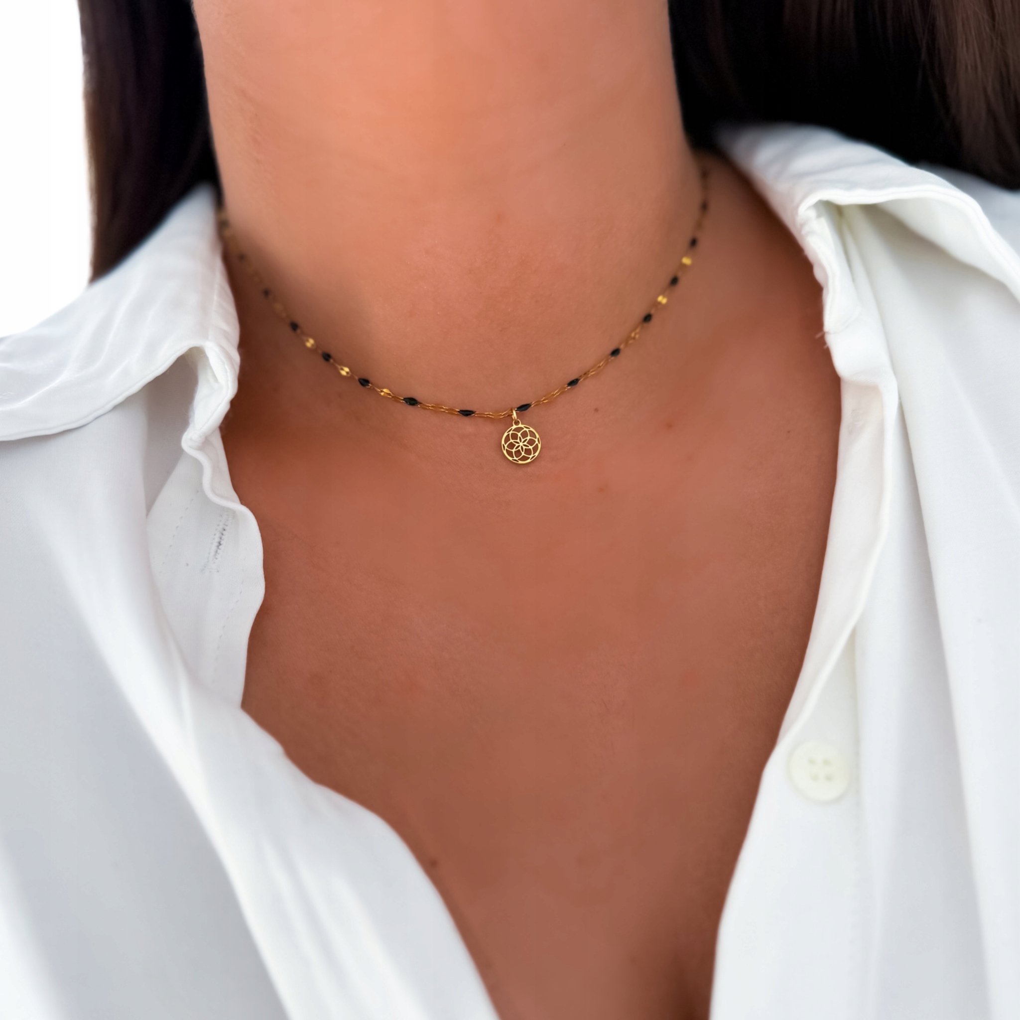 Naszyjnik choker ze stali chirurgicznej z rozetką koraliki kolor czarny