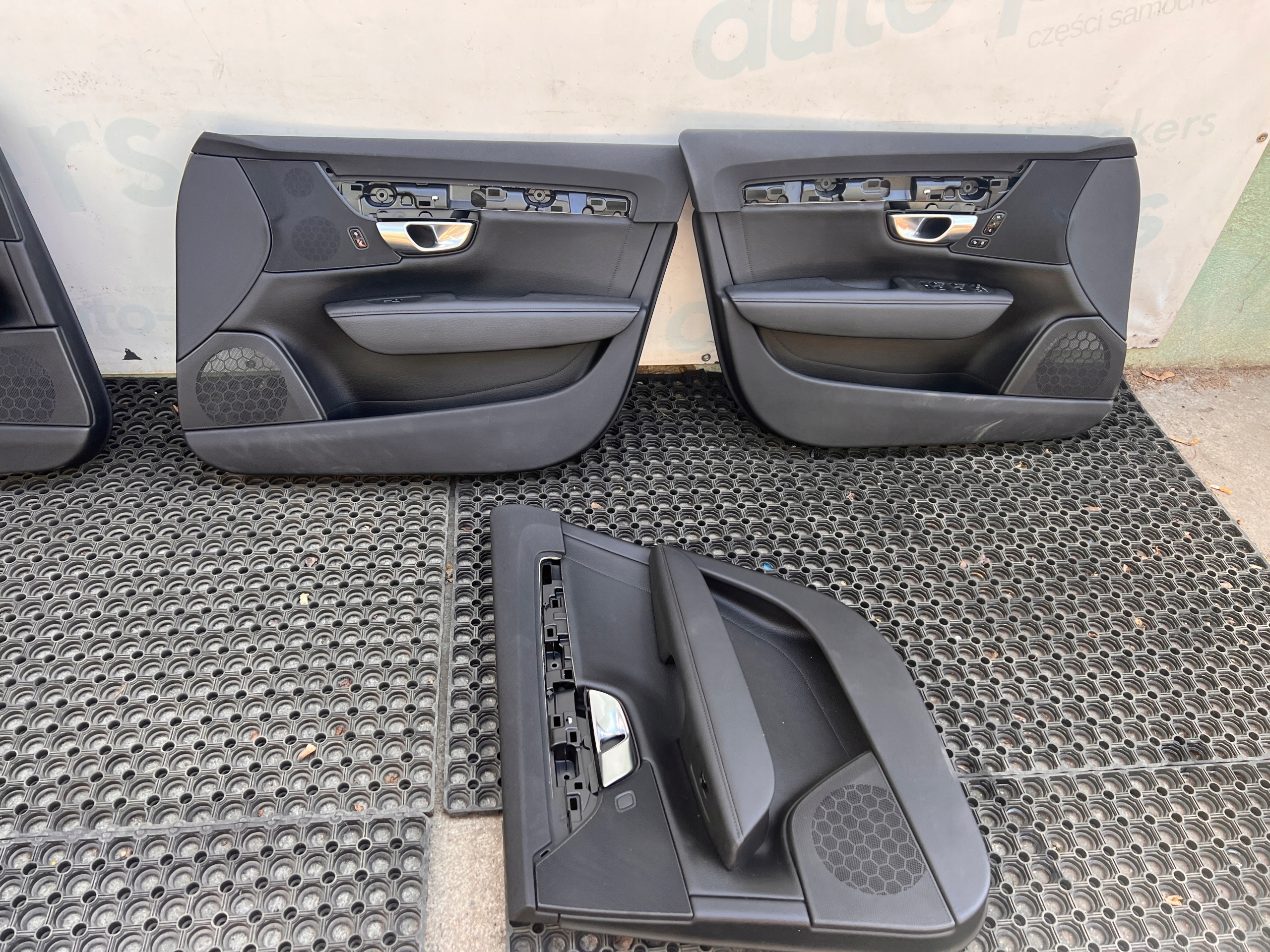 VOLVO V90 II BOCZEK TAPICERKA DRZWI