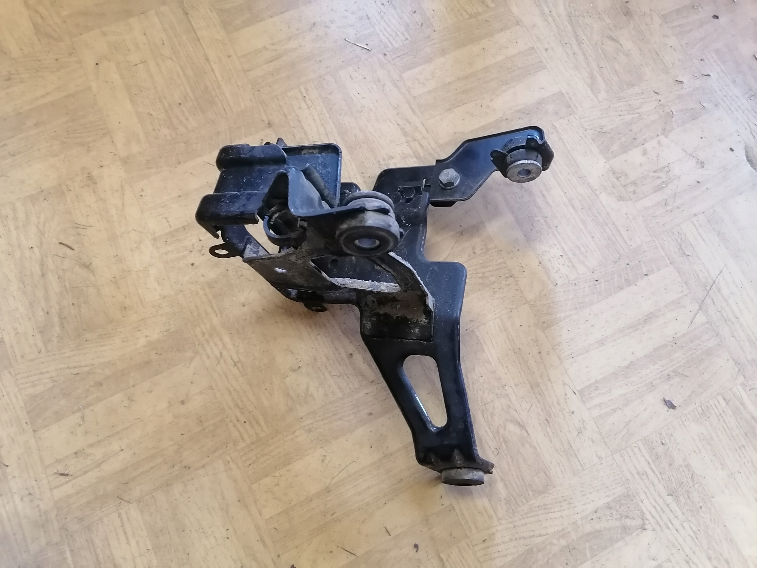 OPEL ASTRA H ZAFIRA B Support plaque POMPY ABS 13190873