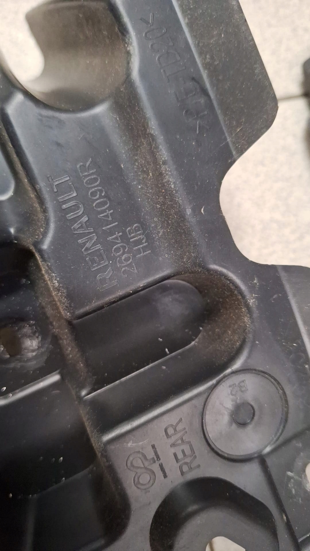 bumper bracket right CAPTUR II 269414090R 269465993r as new!