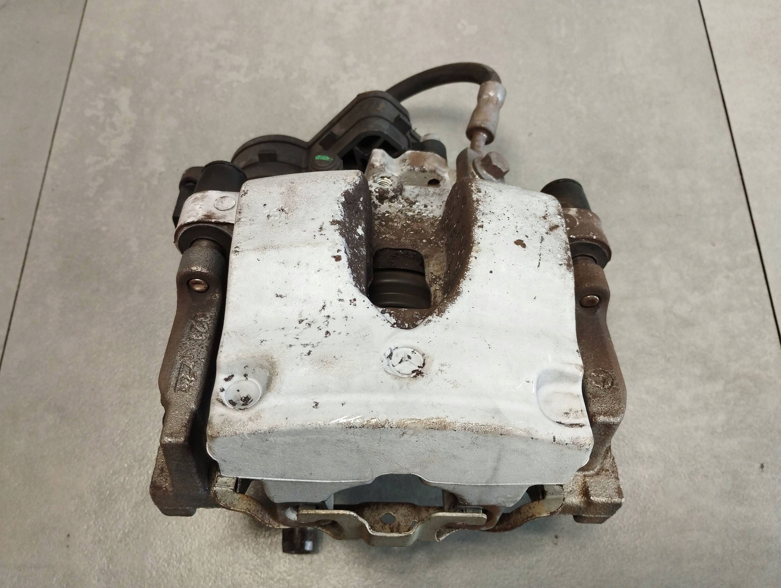 Mercedes-Benz GLC X253 caliper left rear part A2534230998