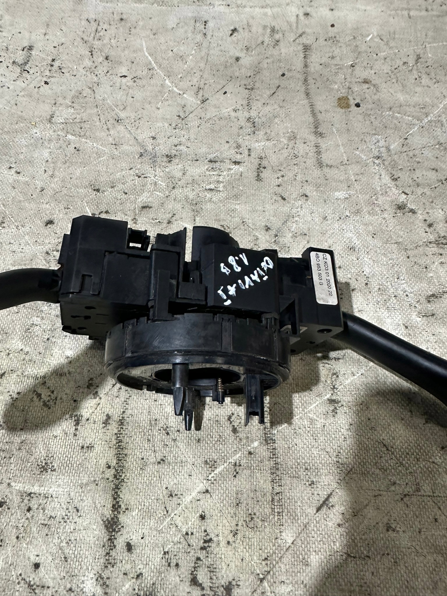 commande levier commodo sous volant SKODA OCTAVIA et 4BO953503G