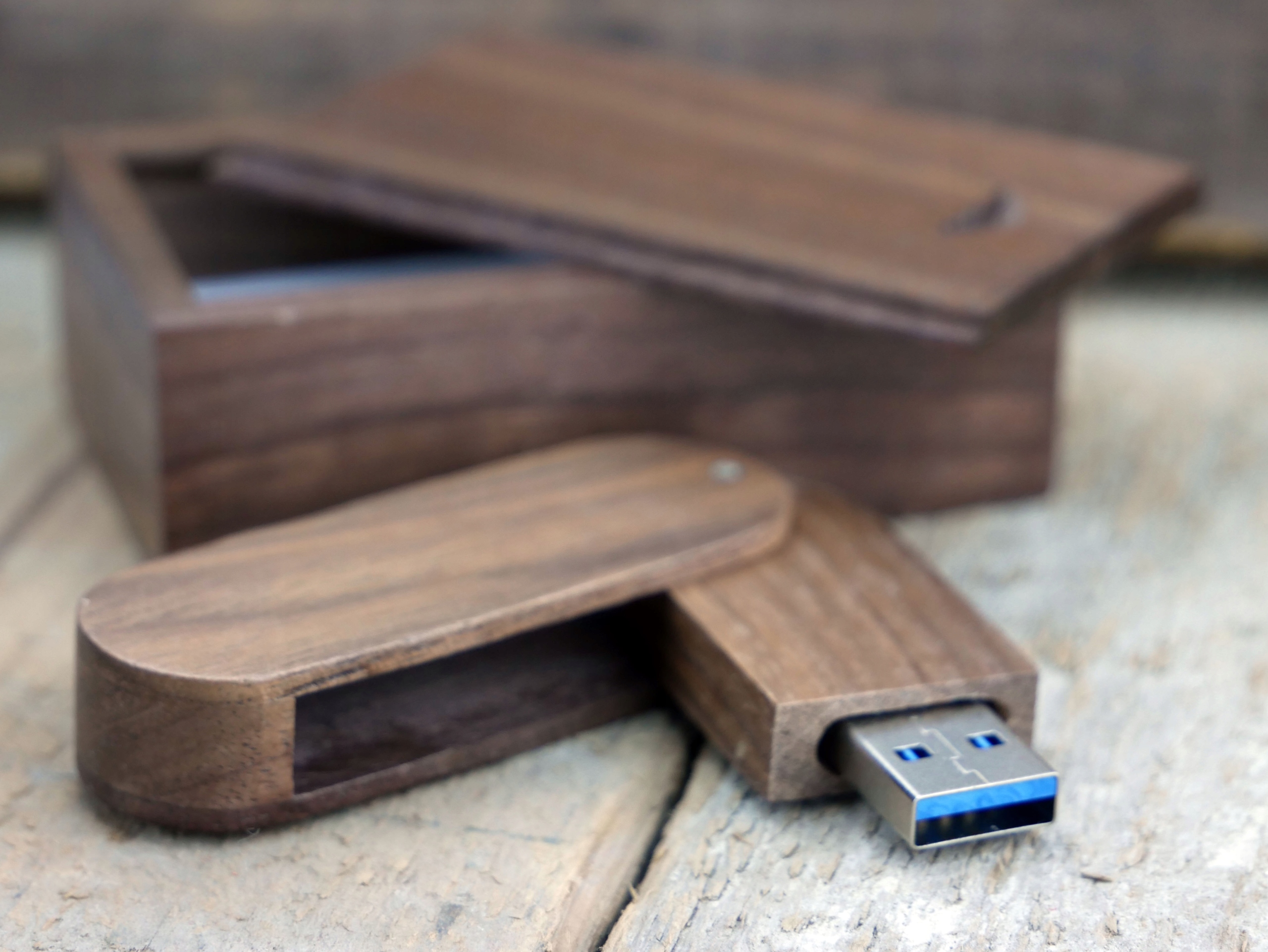 PENDRIVE USB 16GB 3.0 DREWNIANY CIEMNY+PUDEŁKO Marka inna