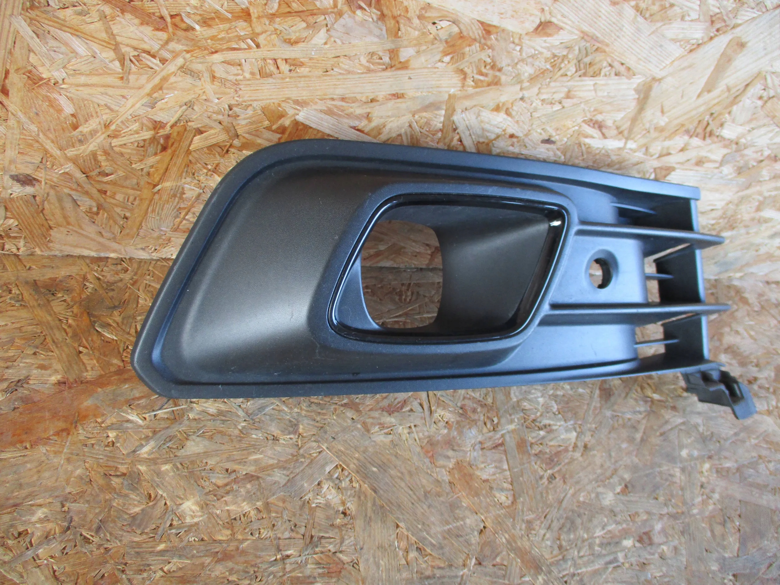 grid of a bumper right front RENAULT CAPTUR LIFT