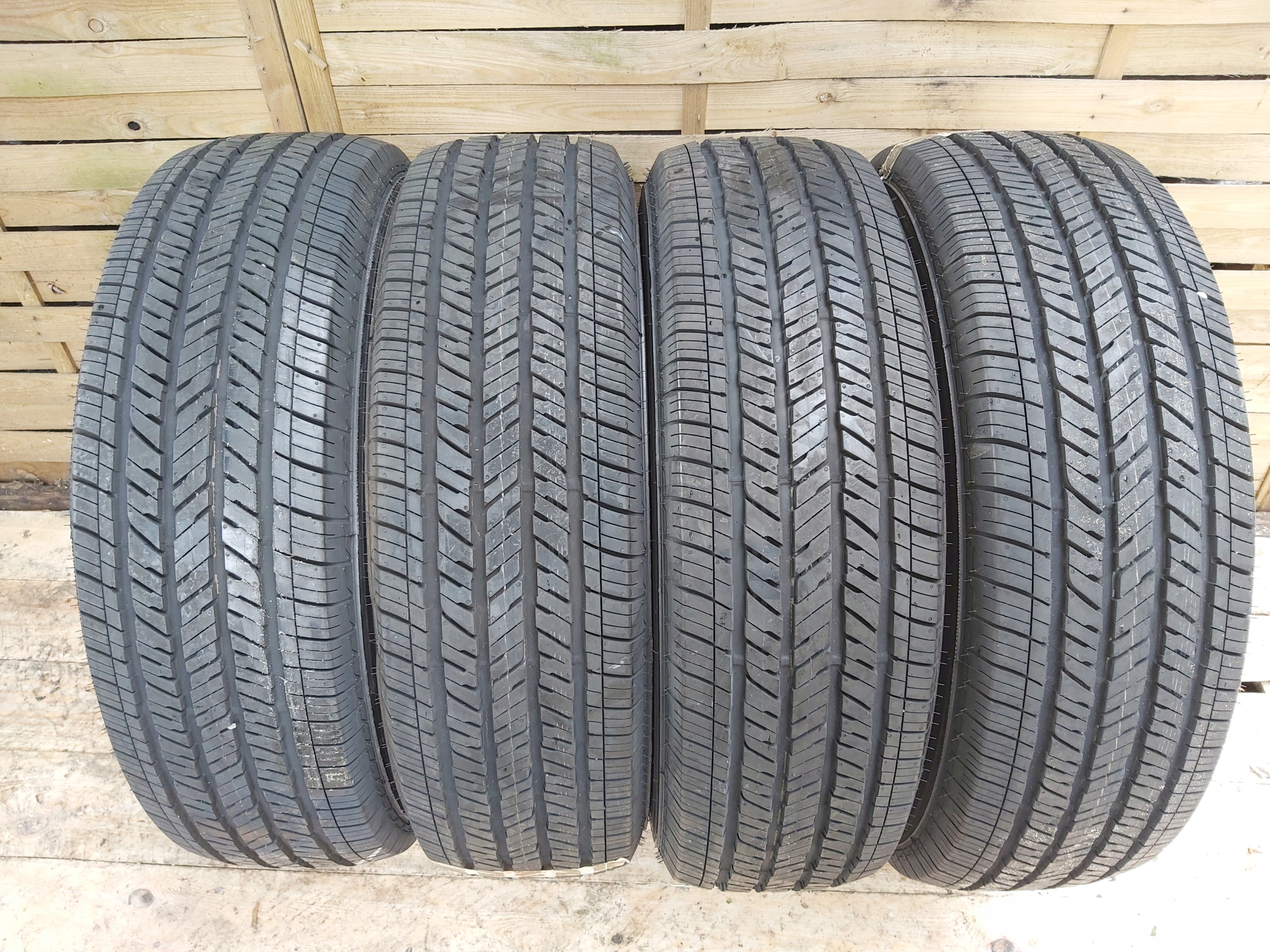 НОВІ ЛІТНІ ШИНИ BRIDGESTONE DUELER H / T 255/70/18