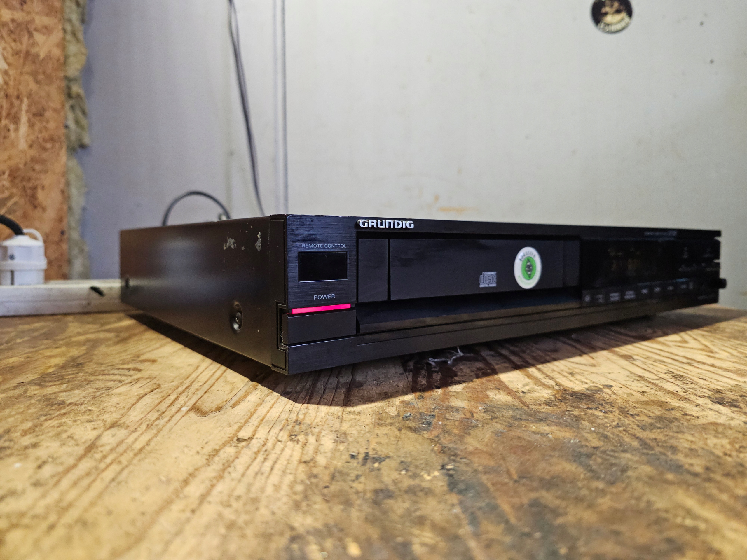 CD-плеер Grundig CD-303 черный