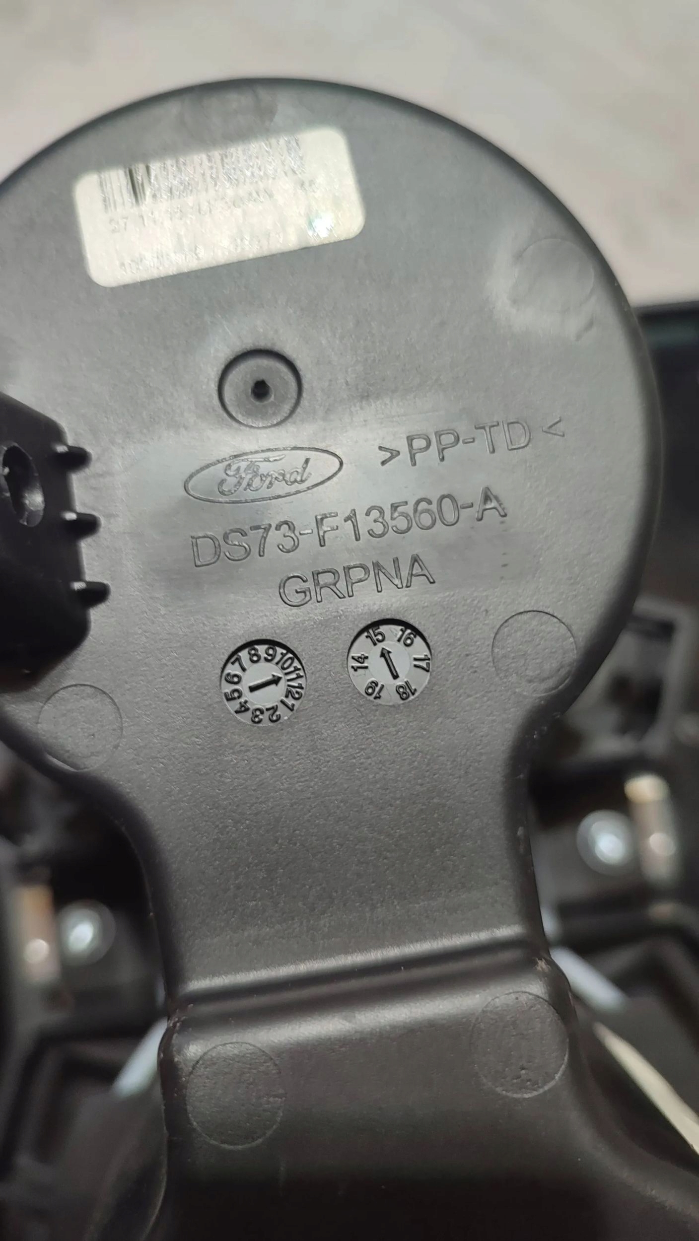 Ford Mondeo MK5 16r 2.0TDCi bracket for kubki tunel