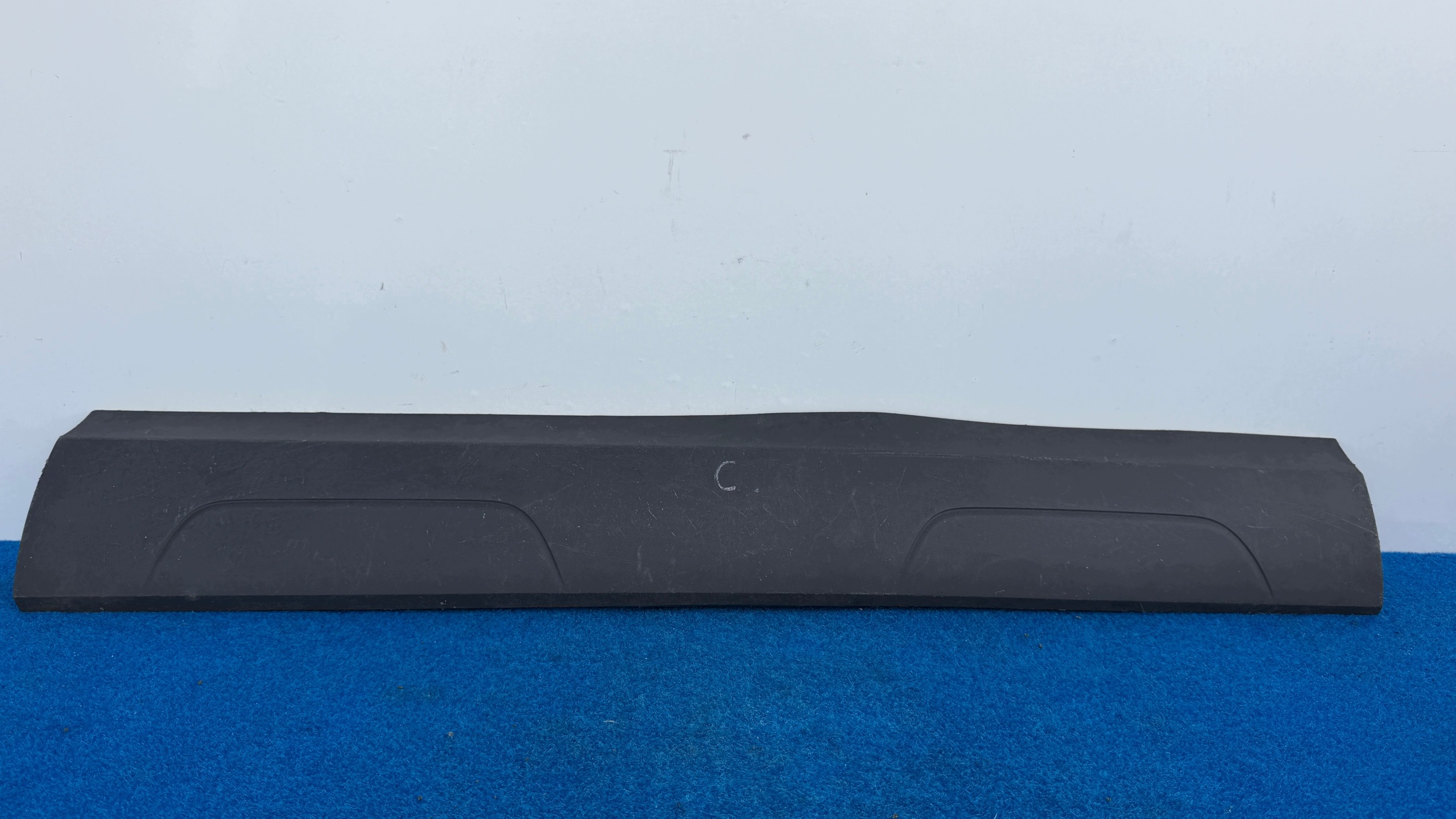 AUDI Q3 8U moulding door right front 8U0853960 KP13/M3