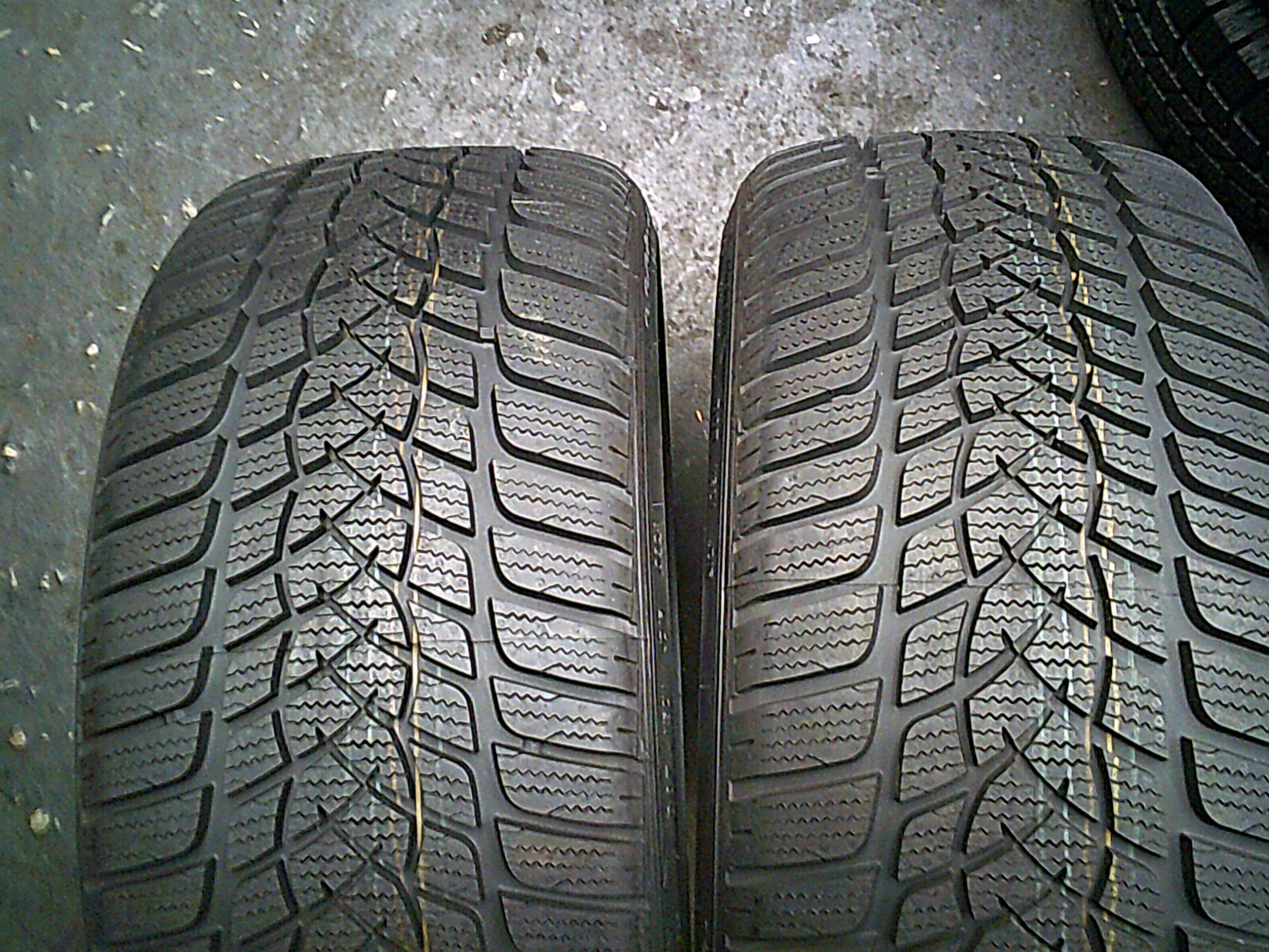 2x Goodyear Ultra Grip 600 215/65R16 7,8mm-8,2mm 2023