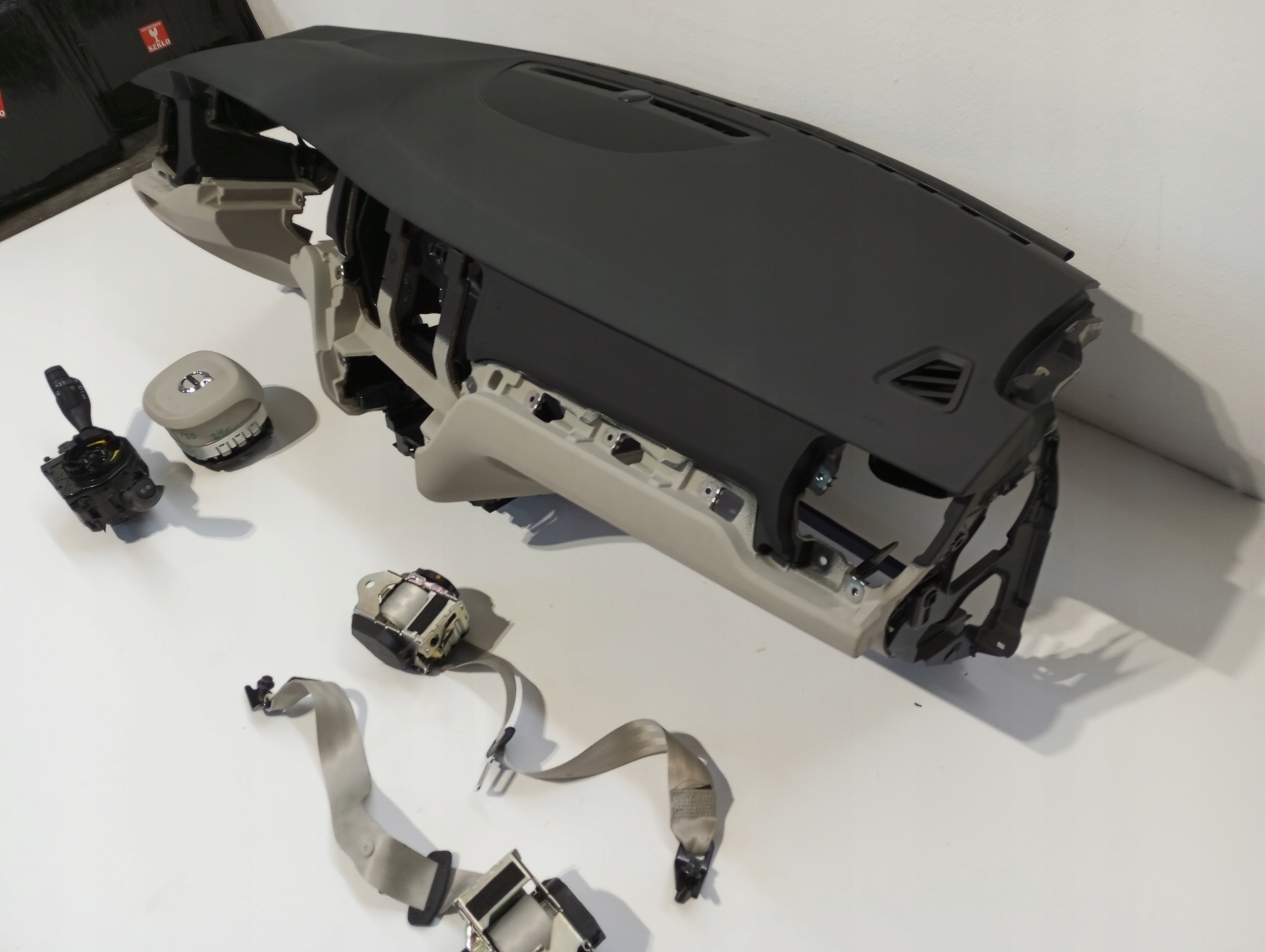 dashboard VOLVO V60 II grey 24R