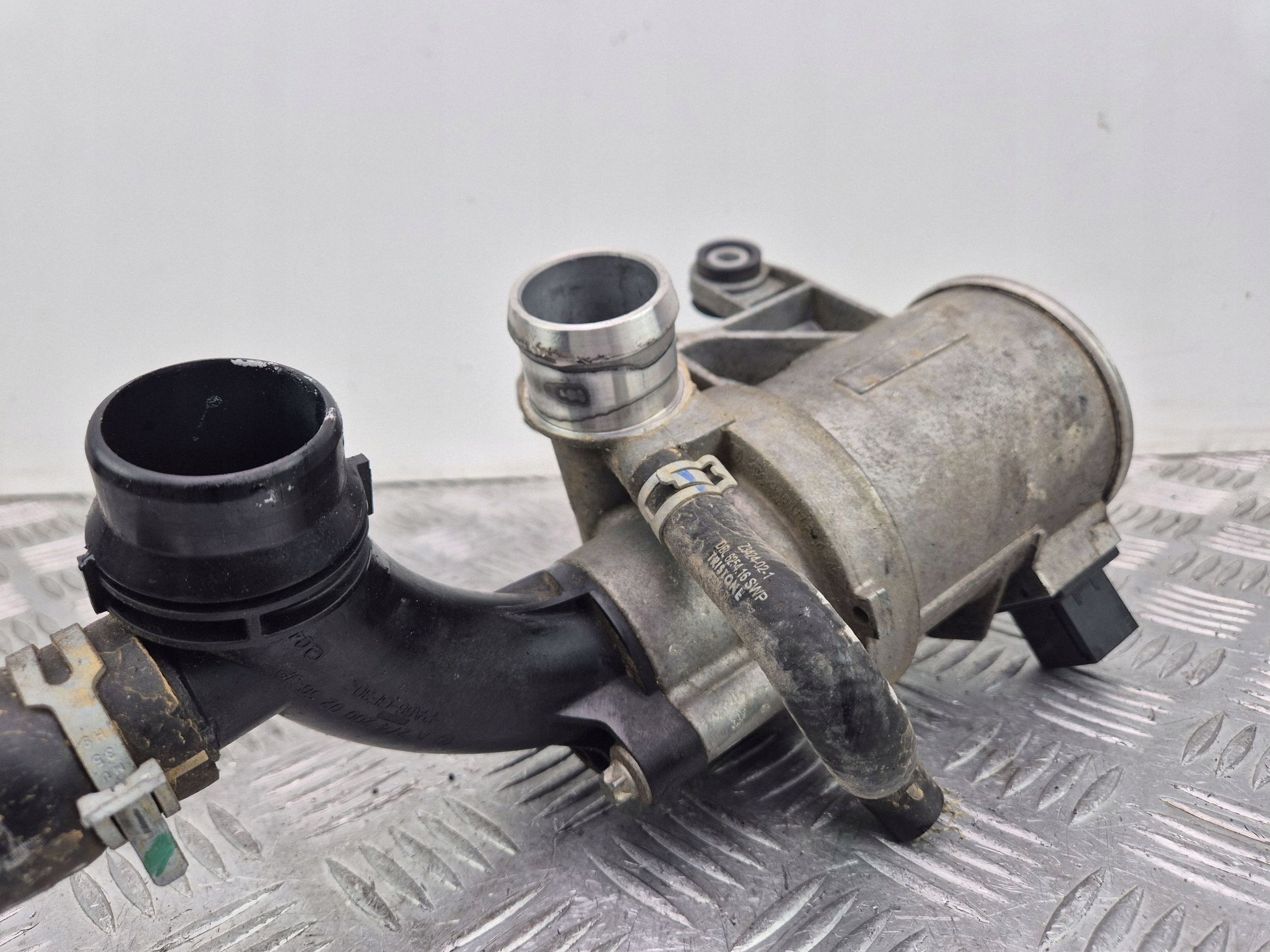 Mercedes C250 W205 water pump A2742000207