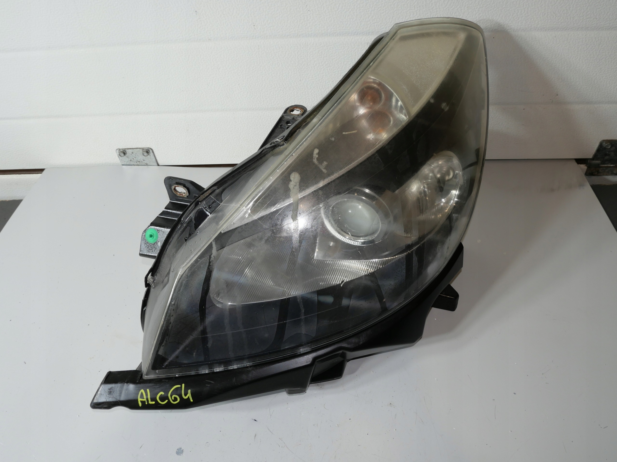 light front left RENAULT CLIO III 8200261610