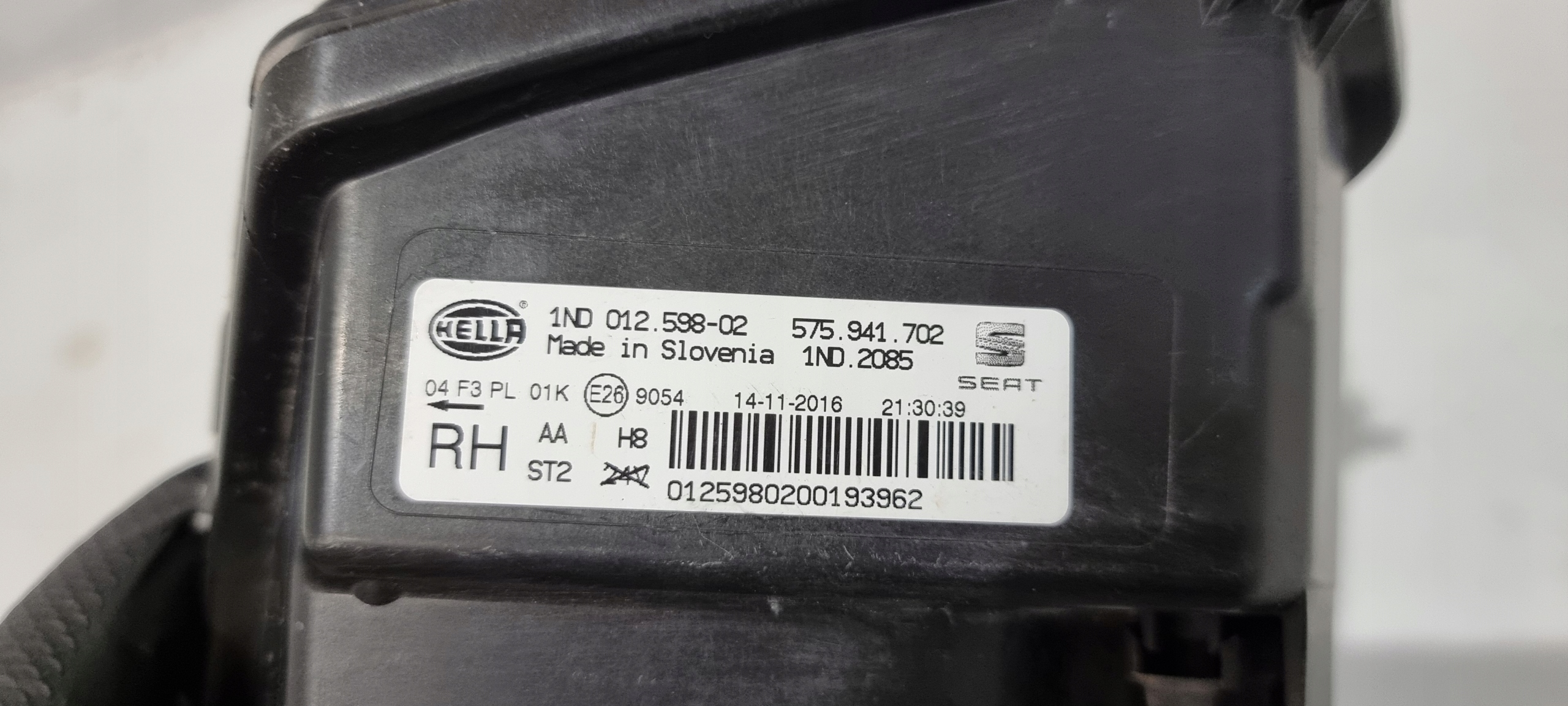 ГАЛОГЕН правый обычный seat Ateca 575 16-