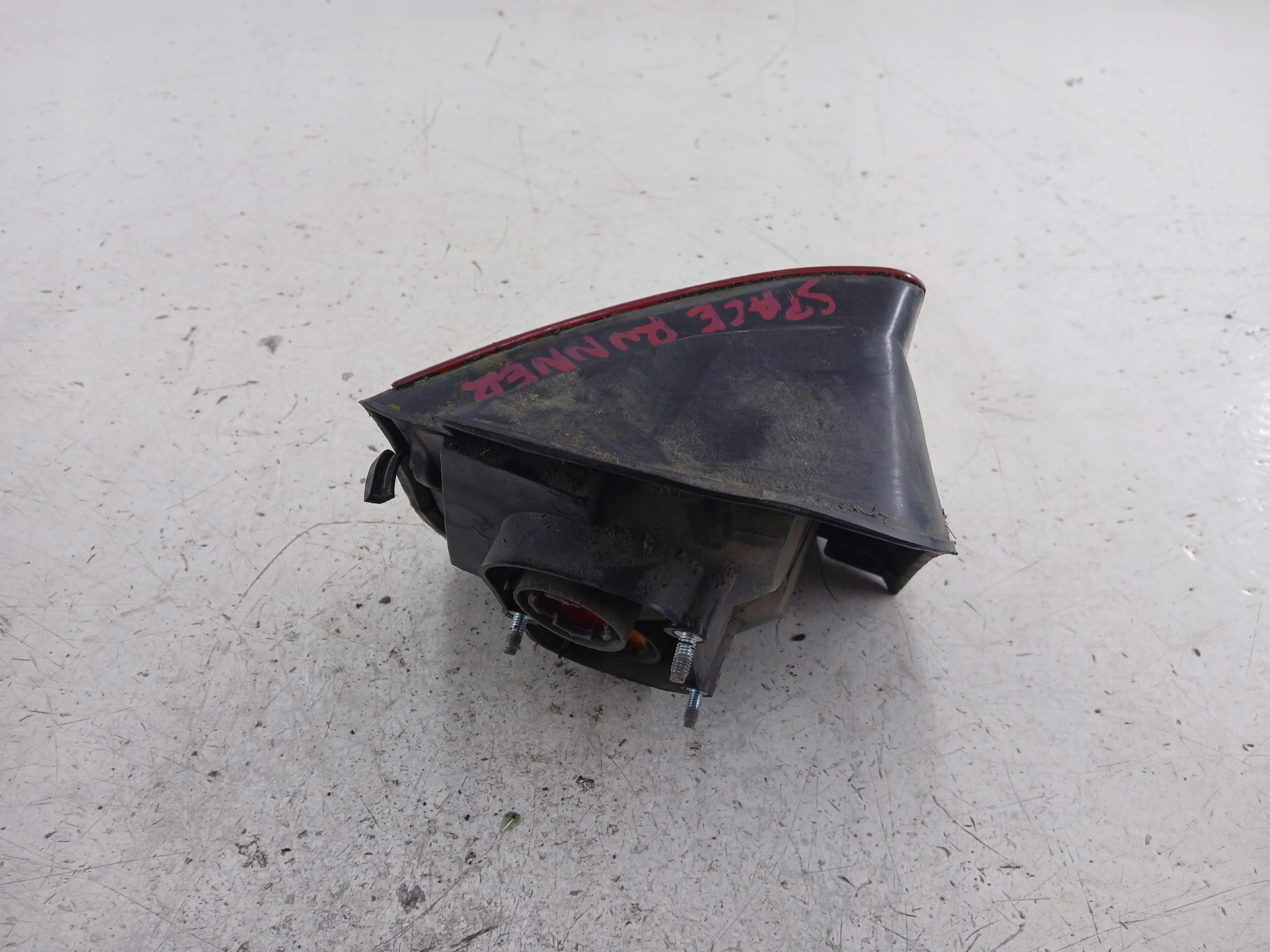 MITSUBISHI SPACE RUNNER light right rear part