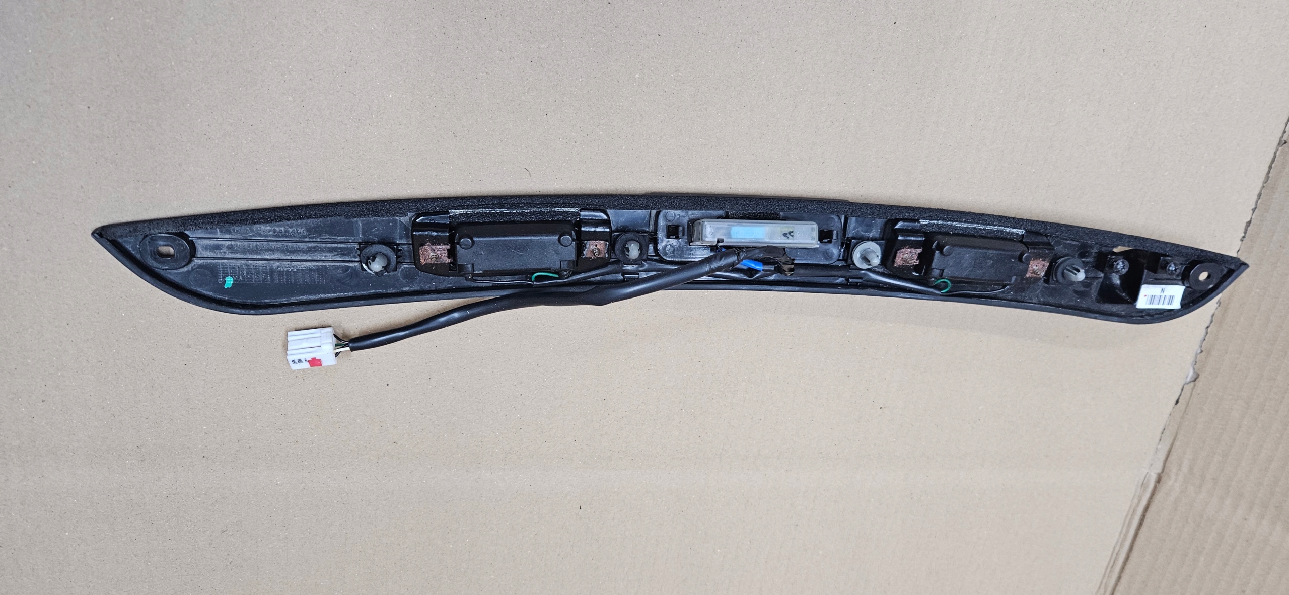 KIA SPORTAGE 3 III BLENA LISTWA KLAPY TYLNEJ PODŚWIETLANIE TABLICY Producent części Kia OE