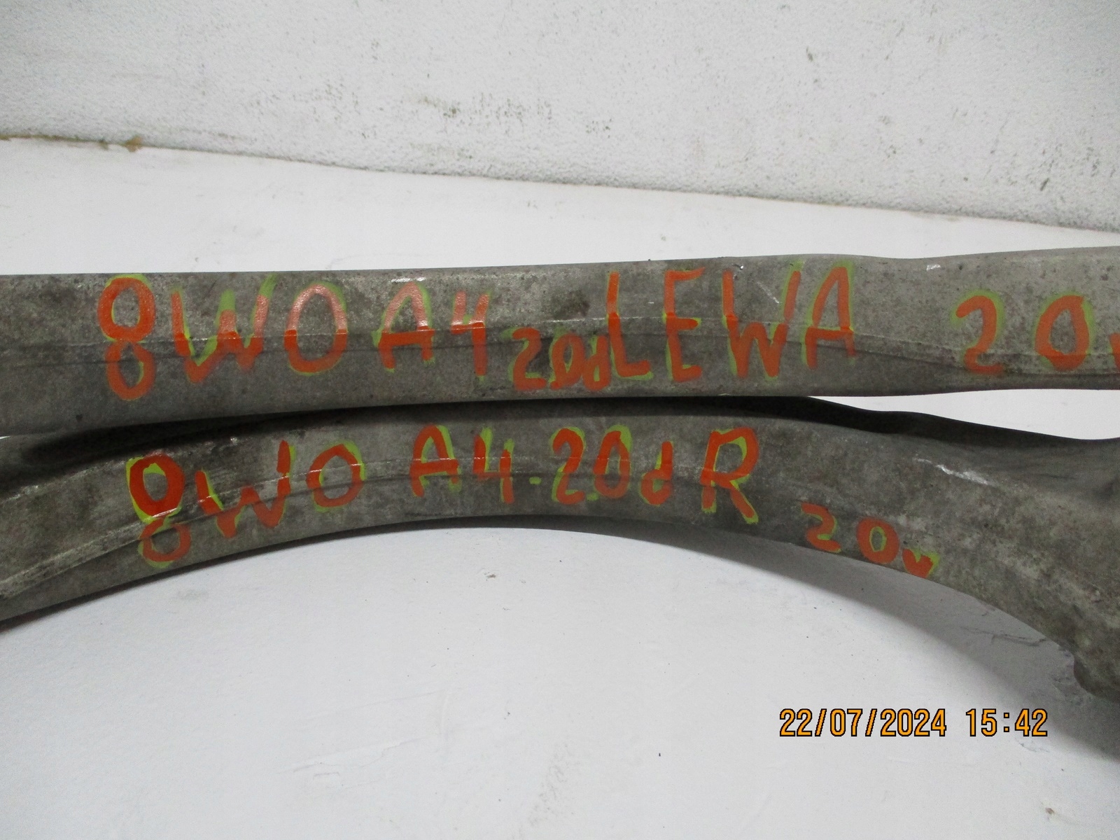 arm front AUDI A4 8W0 2,0TDI 8W0407694A right
