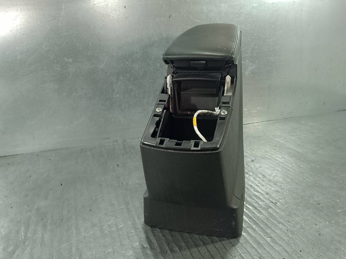 подлокотник renault SCENIC III ( 09-16 ) 8-127-320