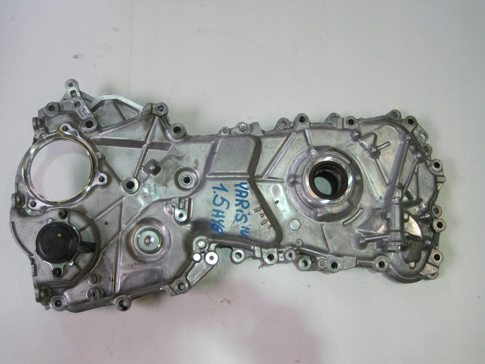 Couvercle carter distribution TOYOTA YARIS IV 1,5HYB