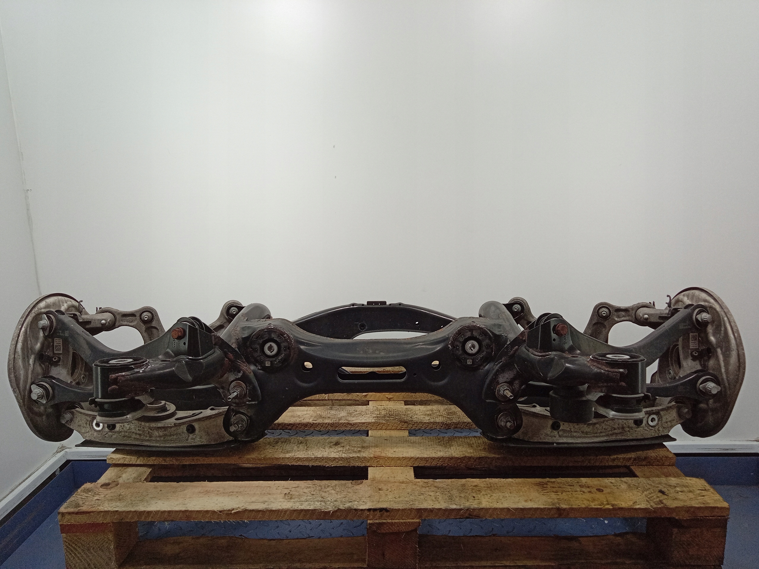 AUDI A4 B9 QUATTRO WÓZEK SANKI TYŁ 8W0505235AD