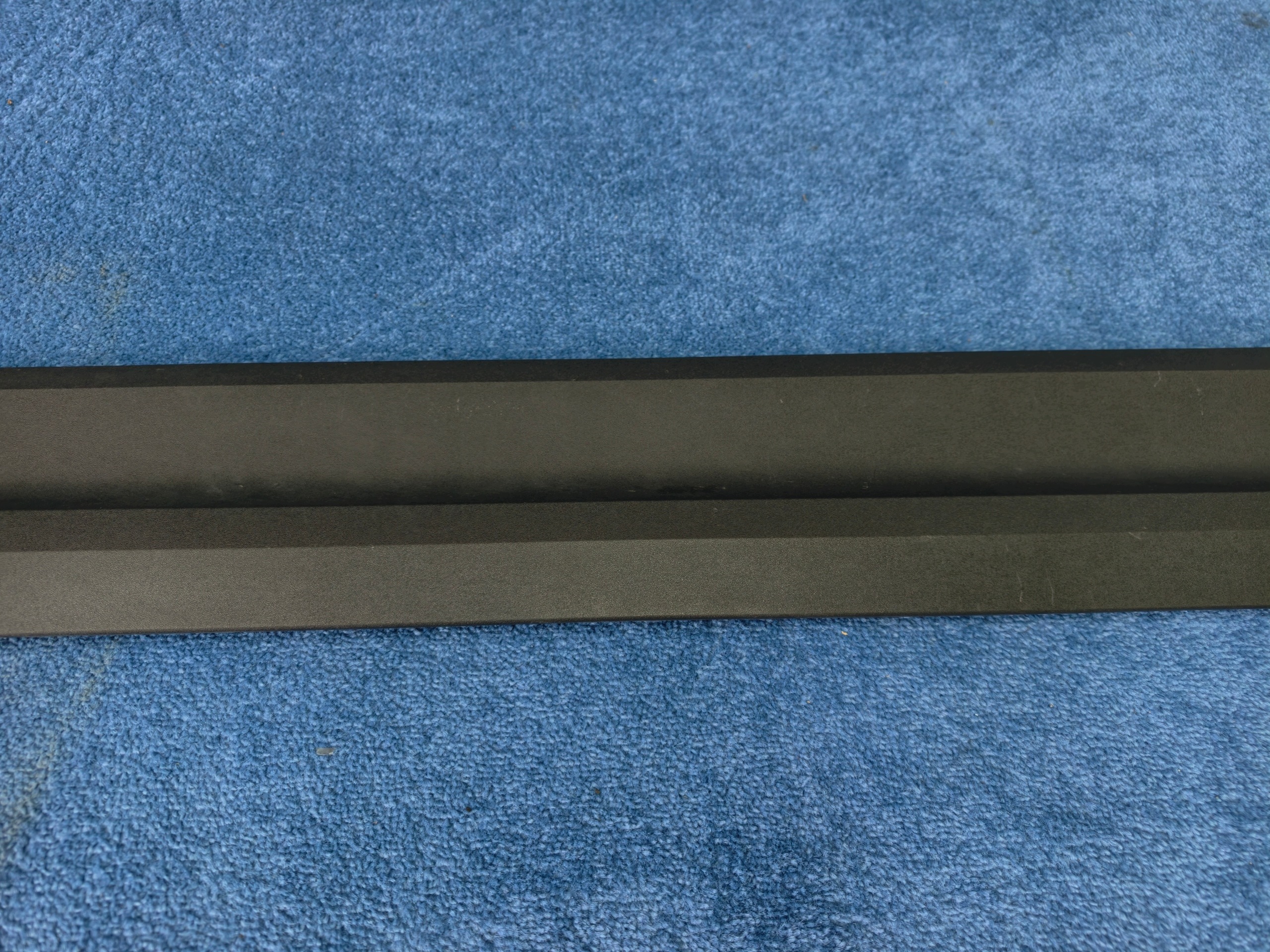 VOLVO XC40 2017- lower moulding exterior door right front OE 31448317