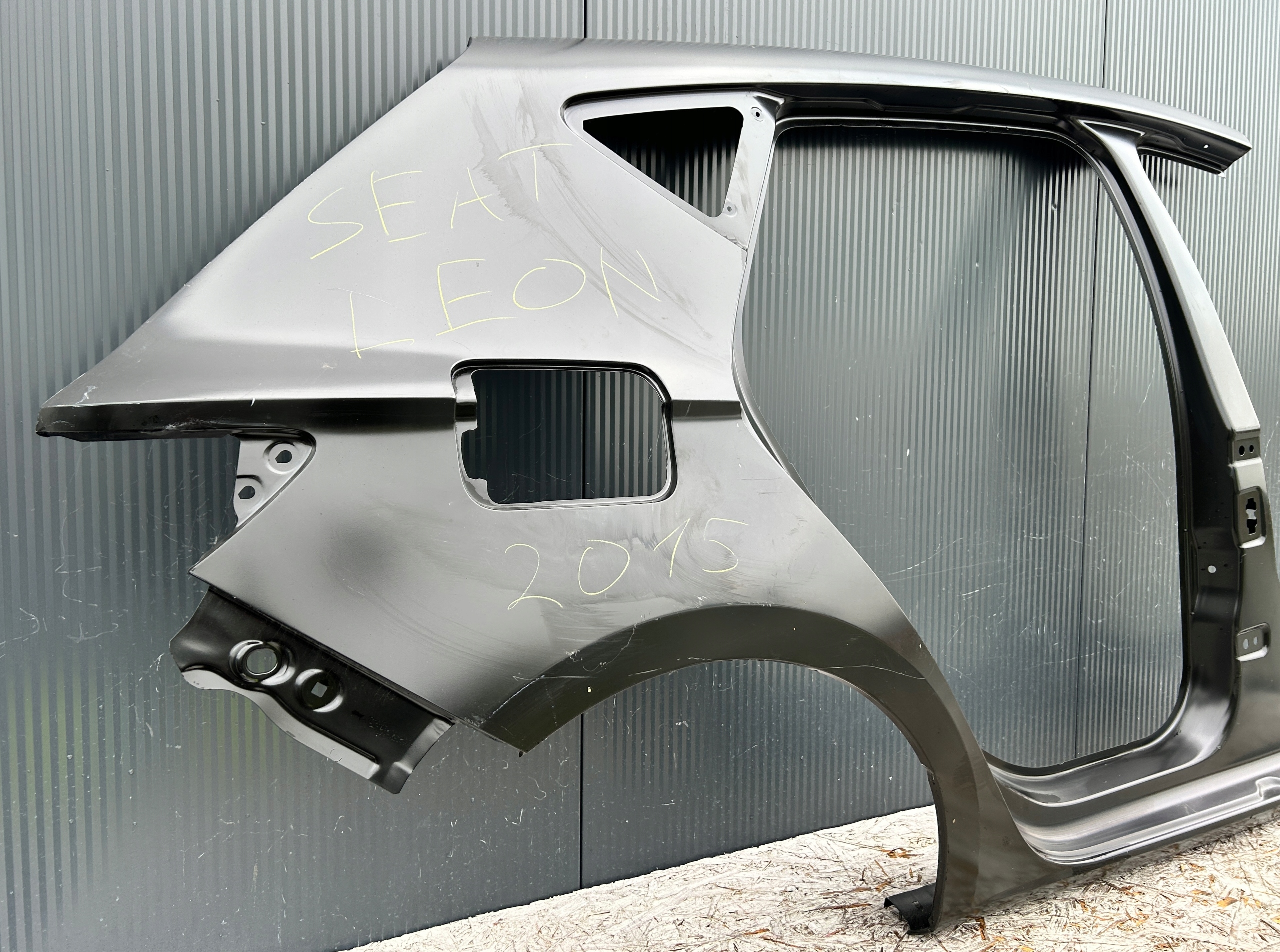 fender right rear part side pillar threshold SEAT LEON III 5D HB