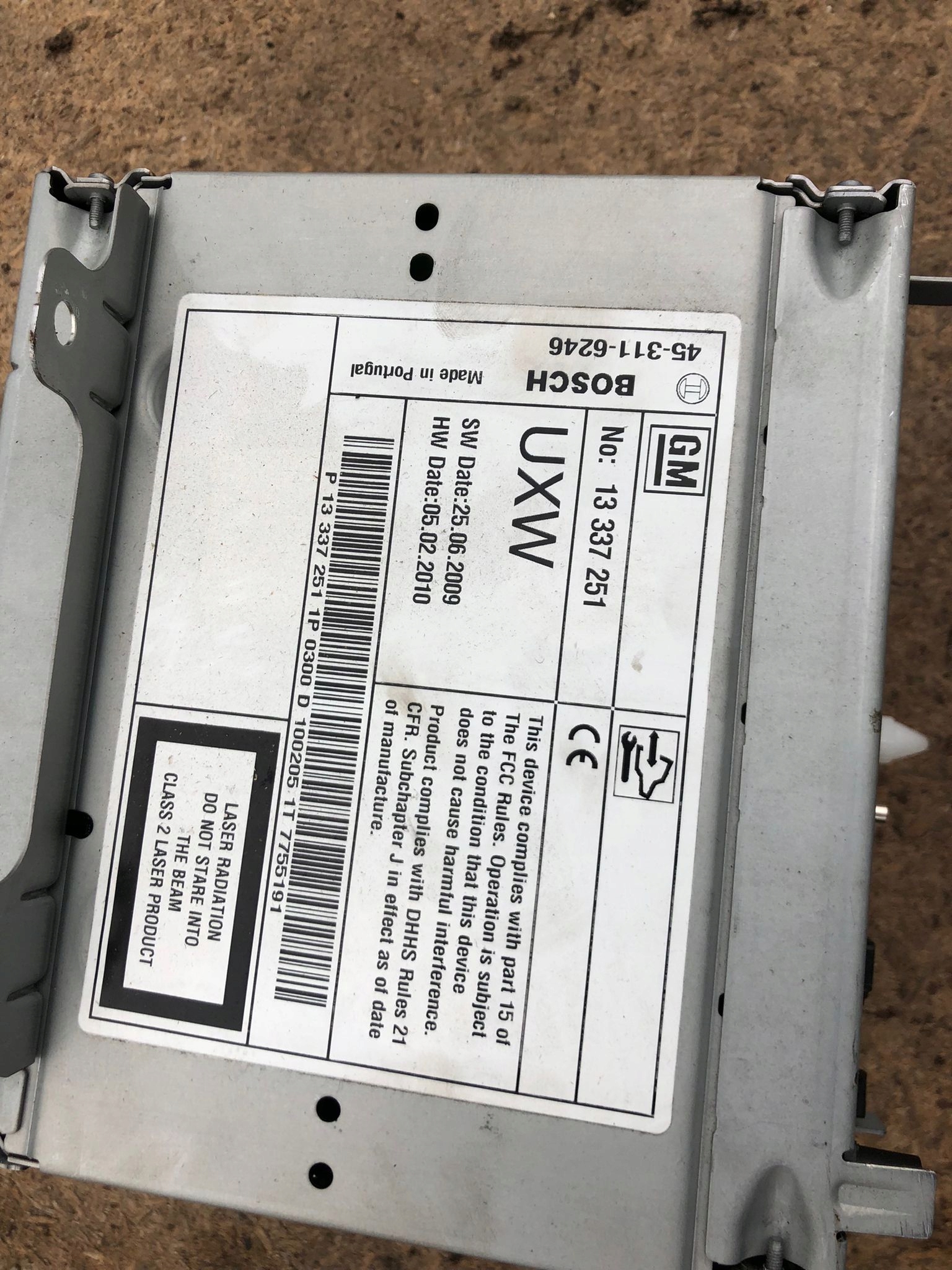 RADIO INSIGNIA A 13337251