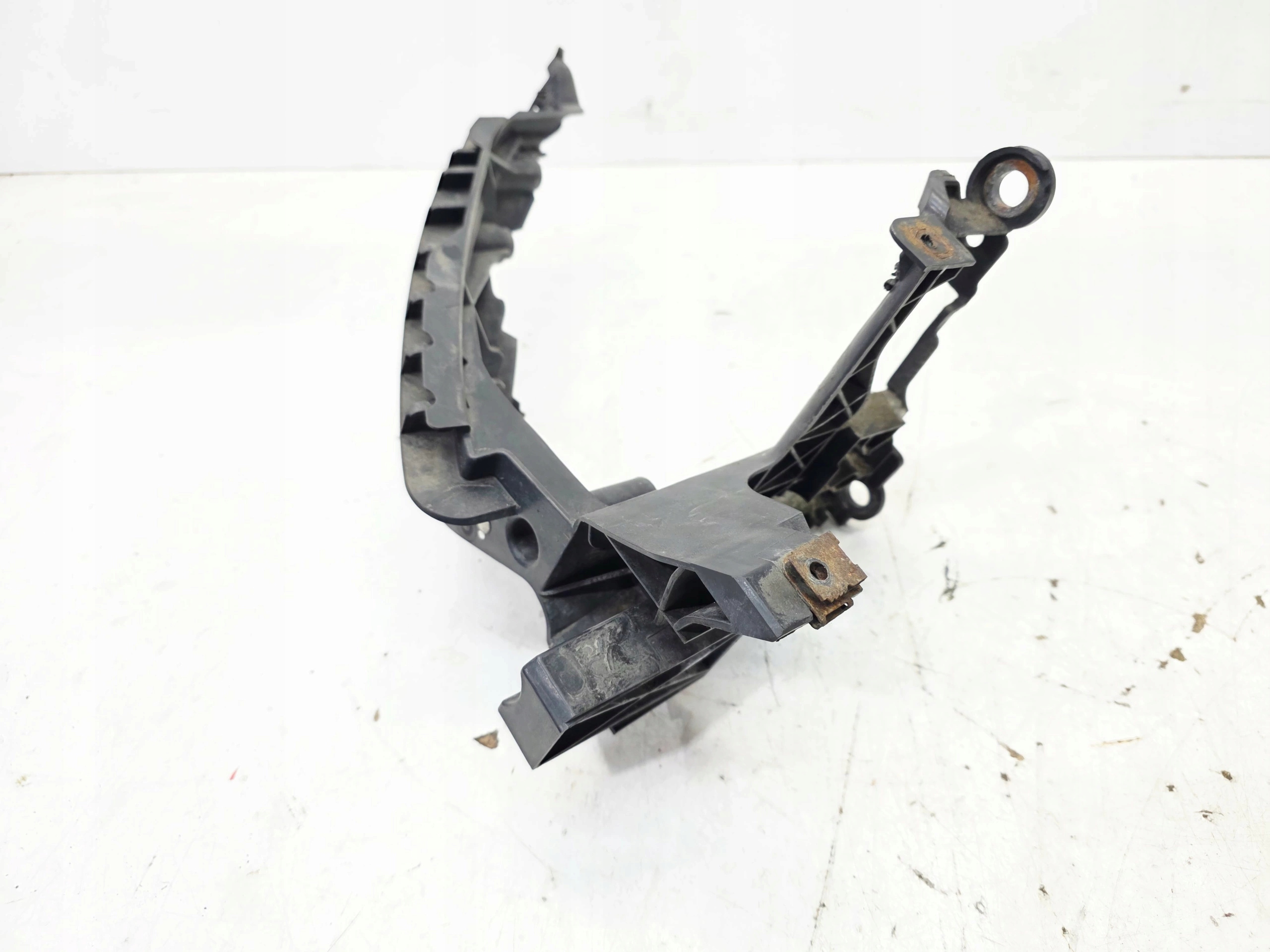 support holder REFLEKTORA right front AUDI A4 B8 LIFT 8K0805608B