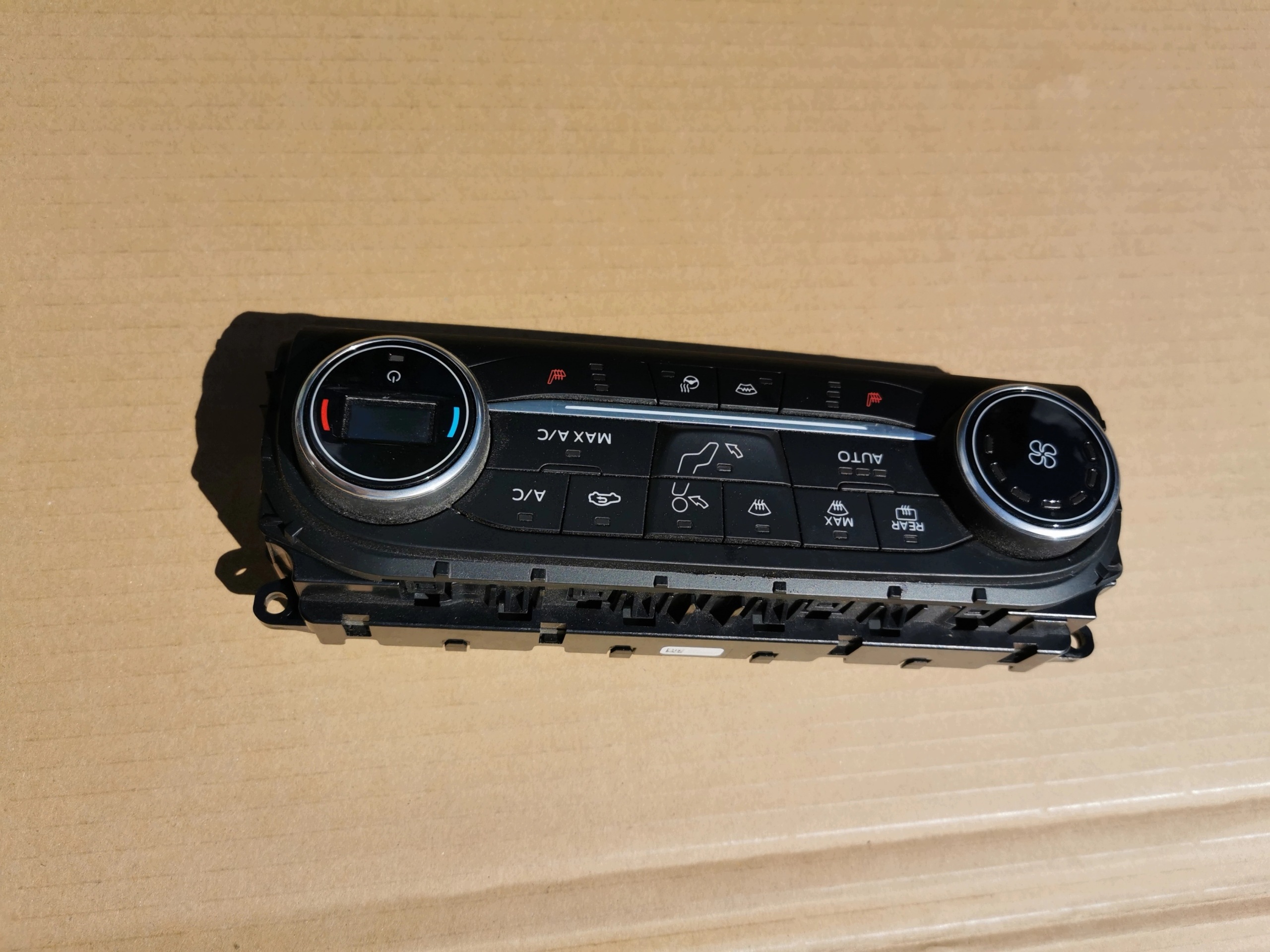 FORD FIESTA MK8 - Unite commande clima Chauffé Sièges H1BT-18C612-HH