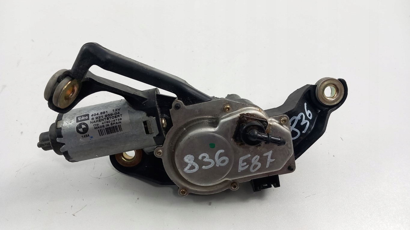 1 - BMW E87 FL HB мотор стеклоочистителя задний