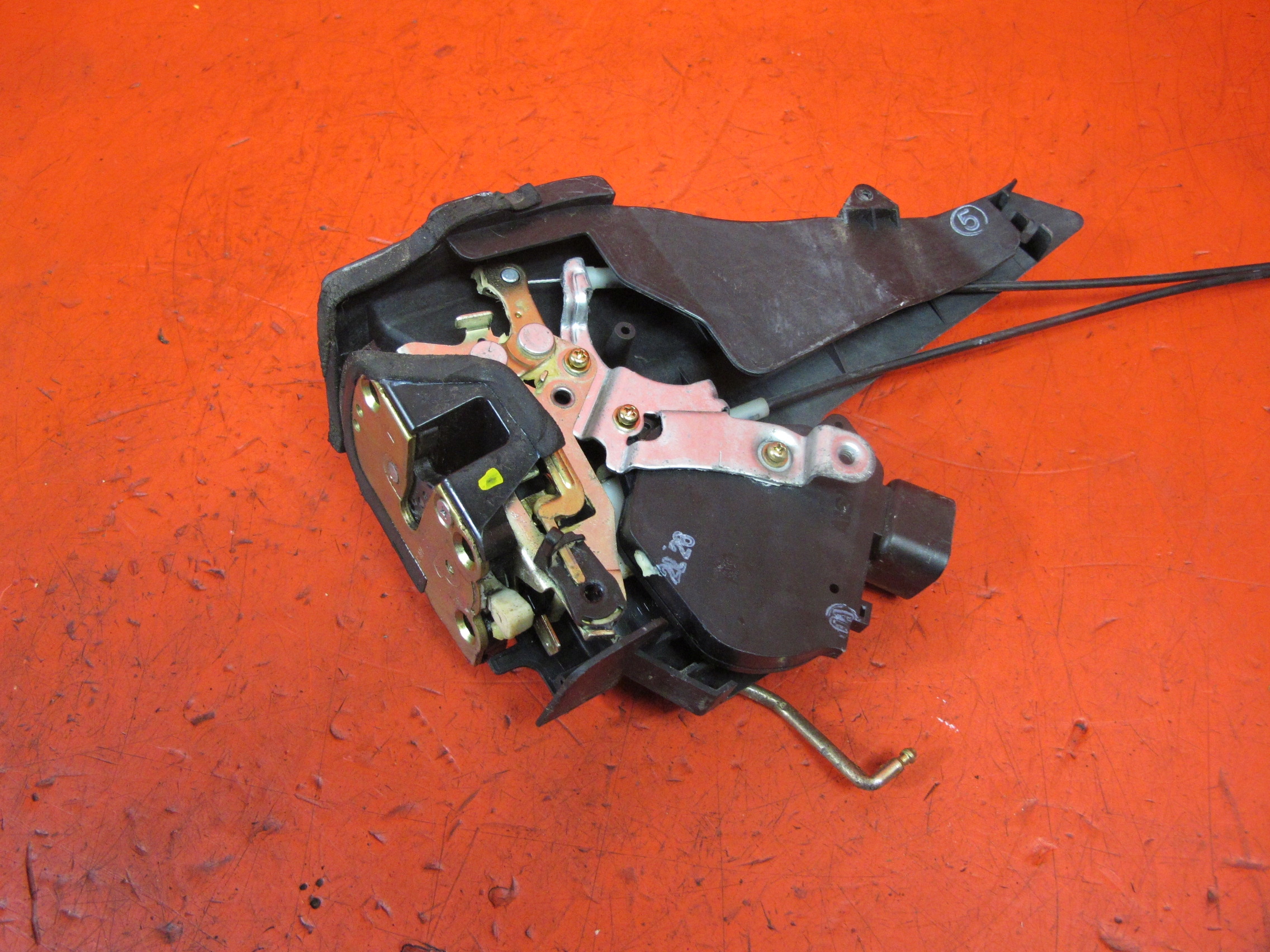 TOYOTA RAV4 II 2 lock door rear part left 2PIN 01-05