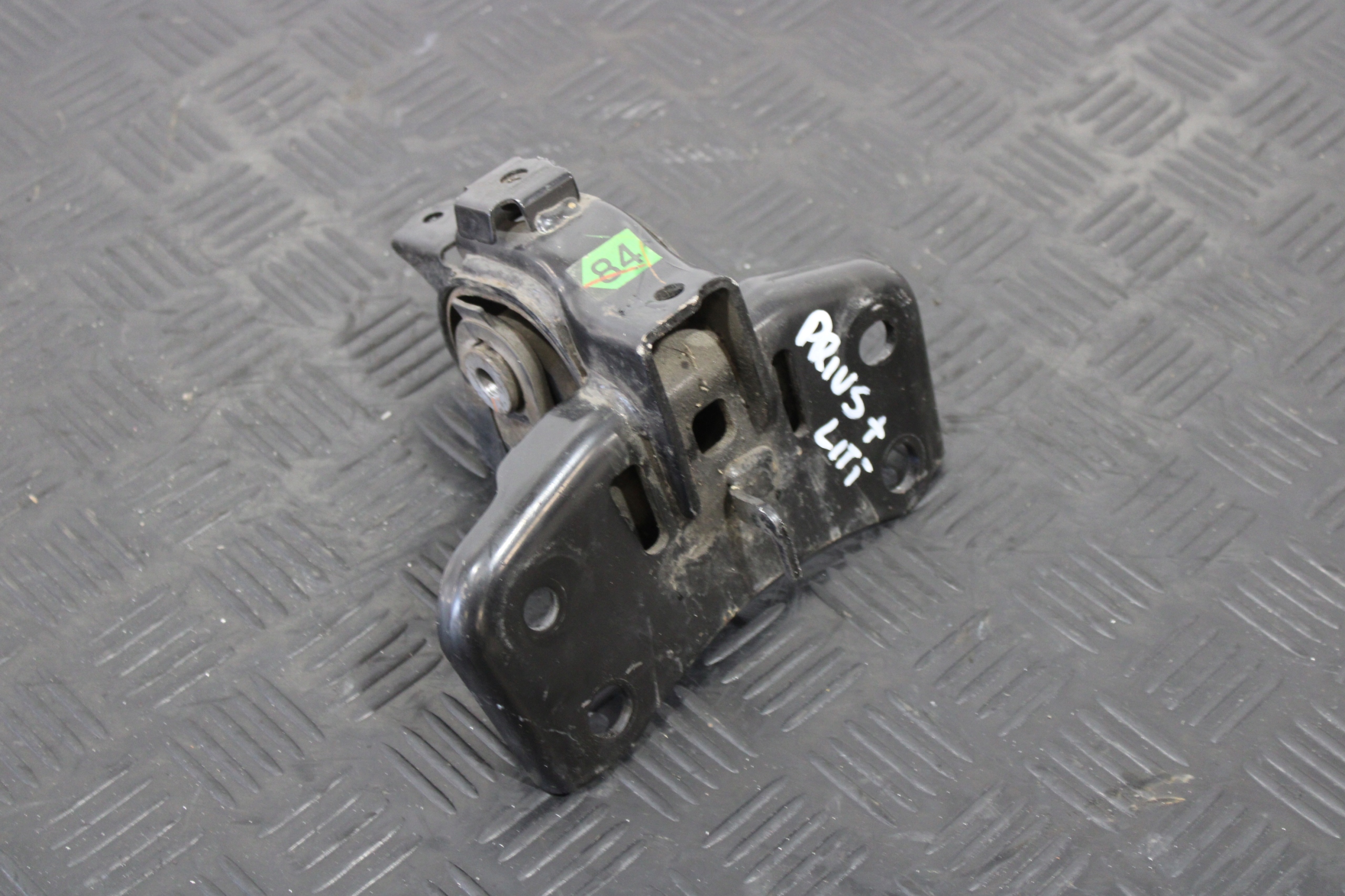 holder engine mount TOYOTA PRIUS + plus LIFT