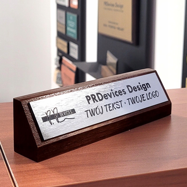 Tabliczka na biurko - grawer - NA PREZENT ETUI Kod producenta PRDTBWood