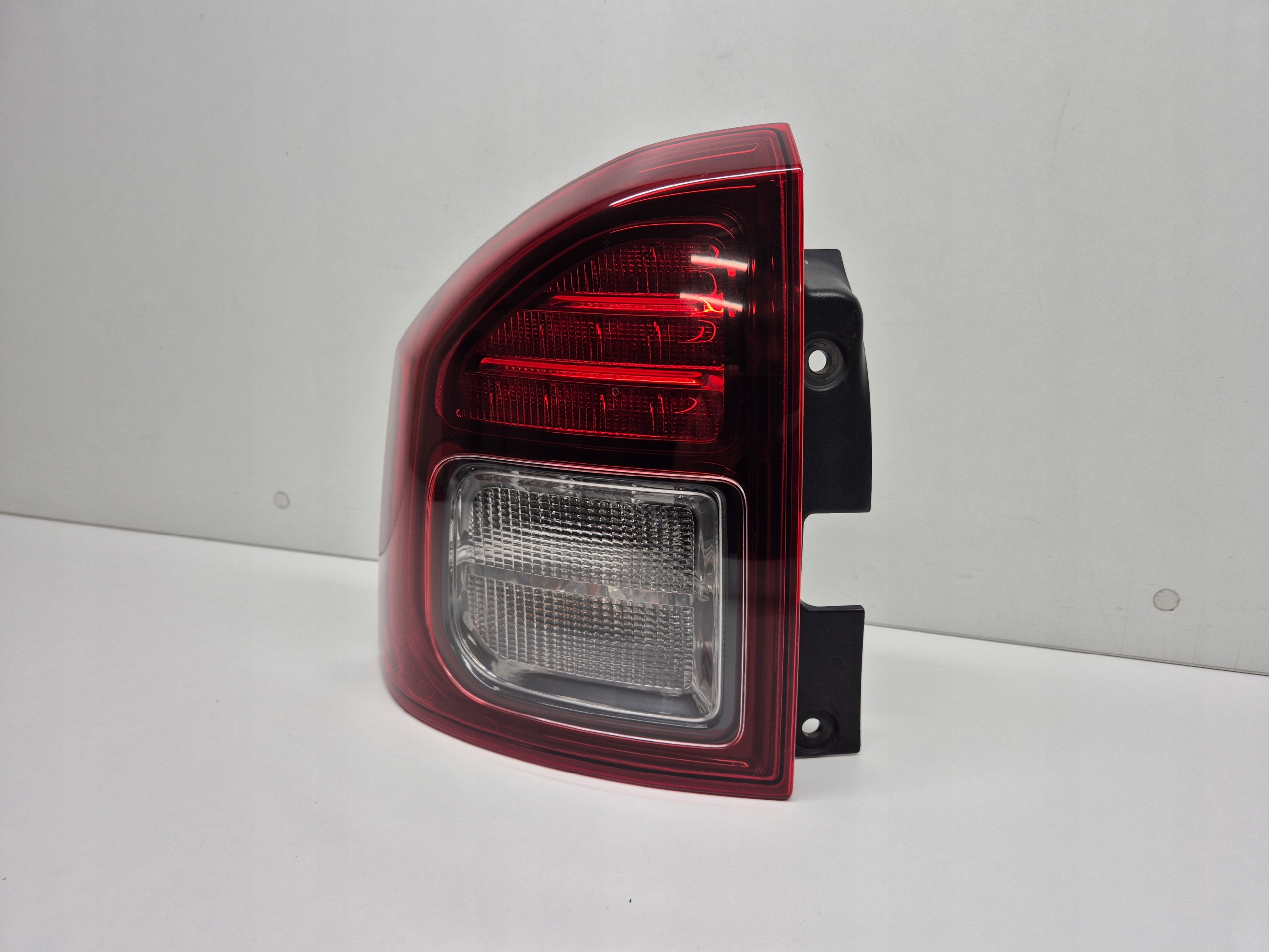 JEEP COMPASS I LIFT LAMPA TYLNA LEWA LED CIEMNA ORYGINAŁ EUROPA 11-16 Producent części Jeep OE