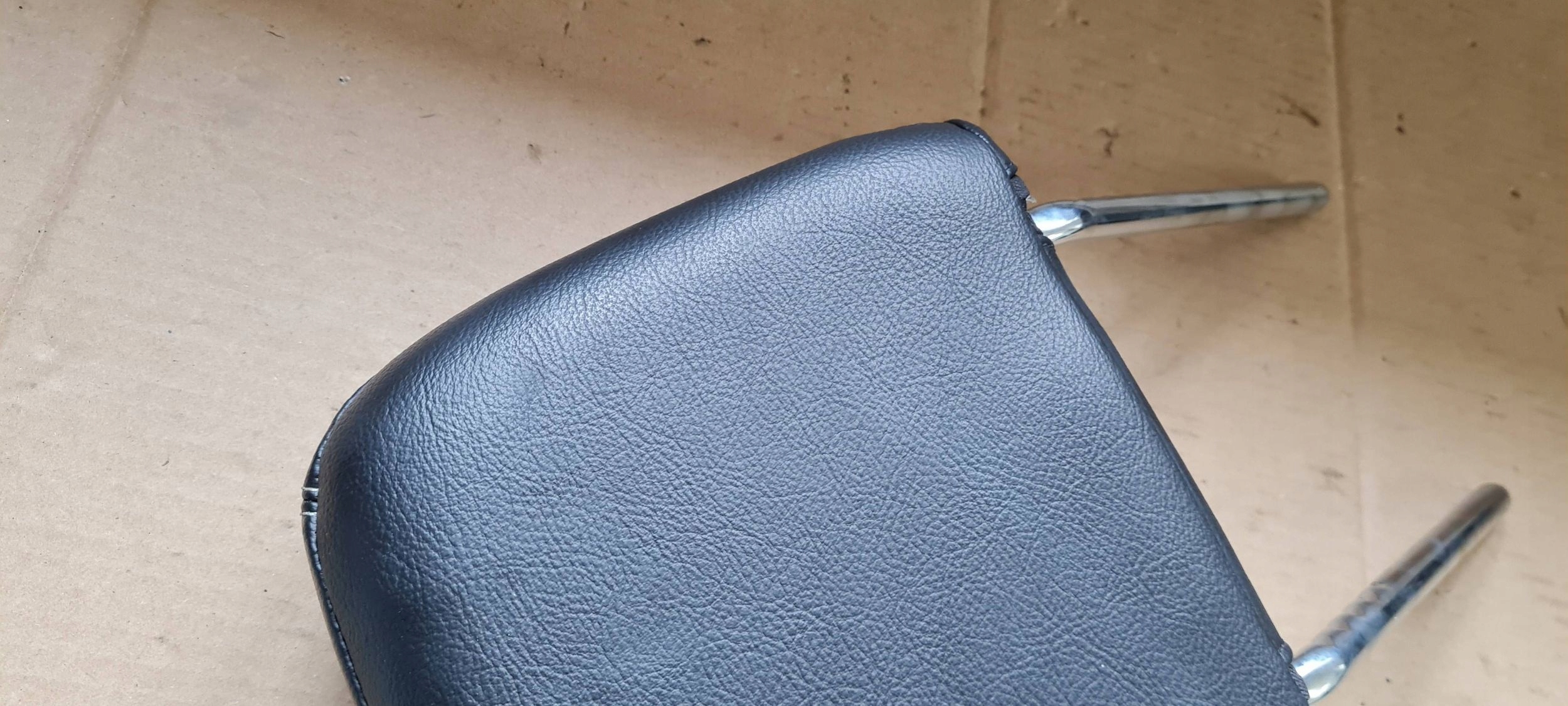 Chrysler Pacifica 2022 rest seat left front front leather
