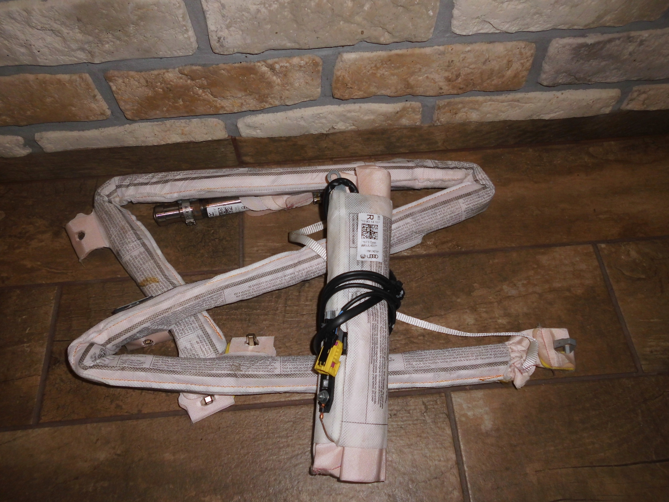 vw Passat CC пиропатрон 3C8880741 3C8880742 2013r