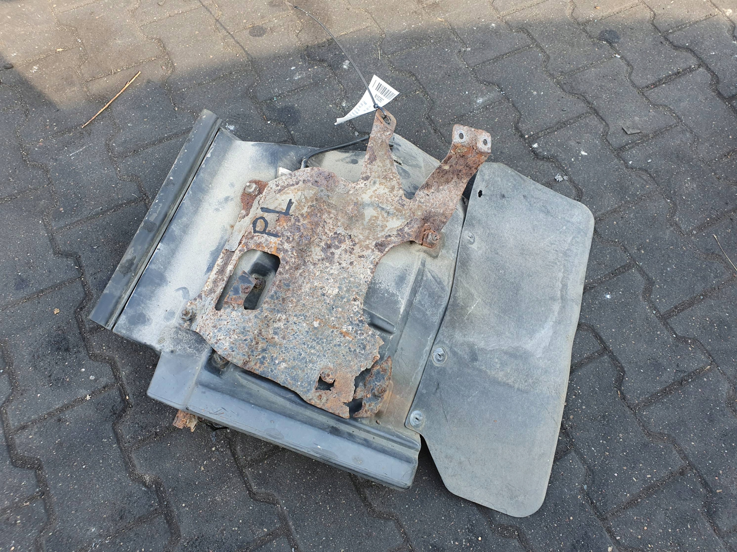 Radschale links 63101-MB50A RENAULT MAXITY