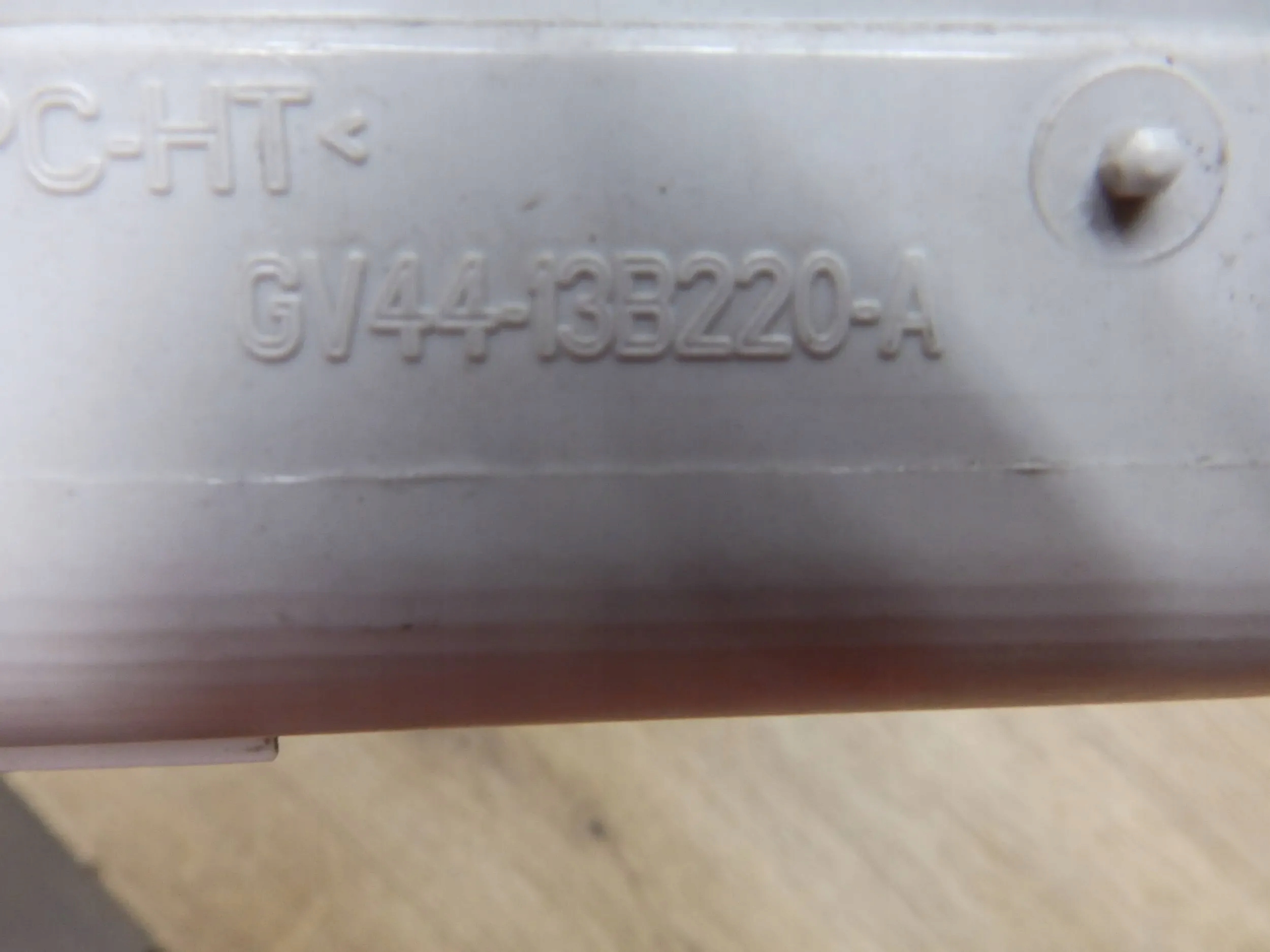 FORD Escape II 2010 перед правая сторона фары противотуманки