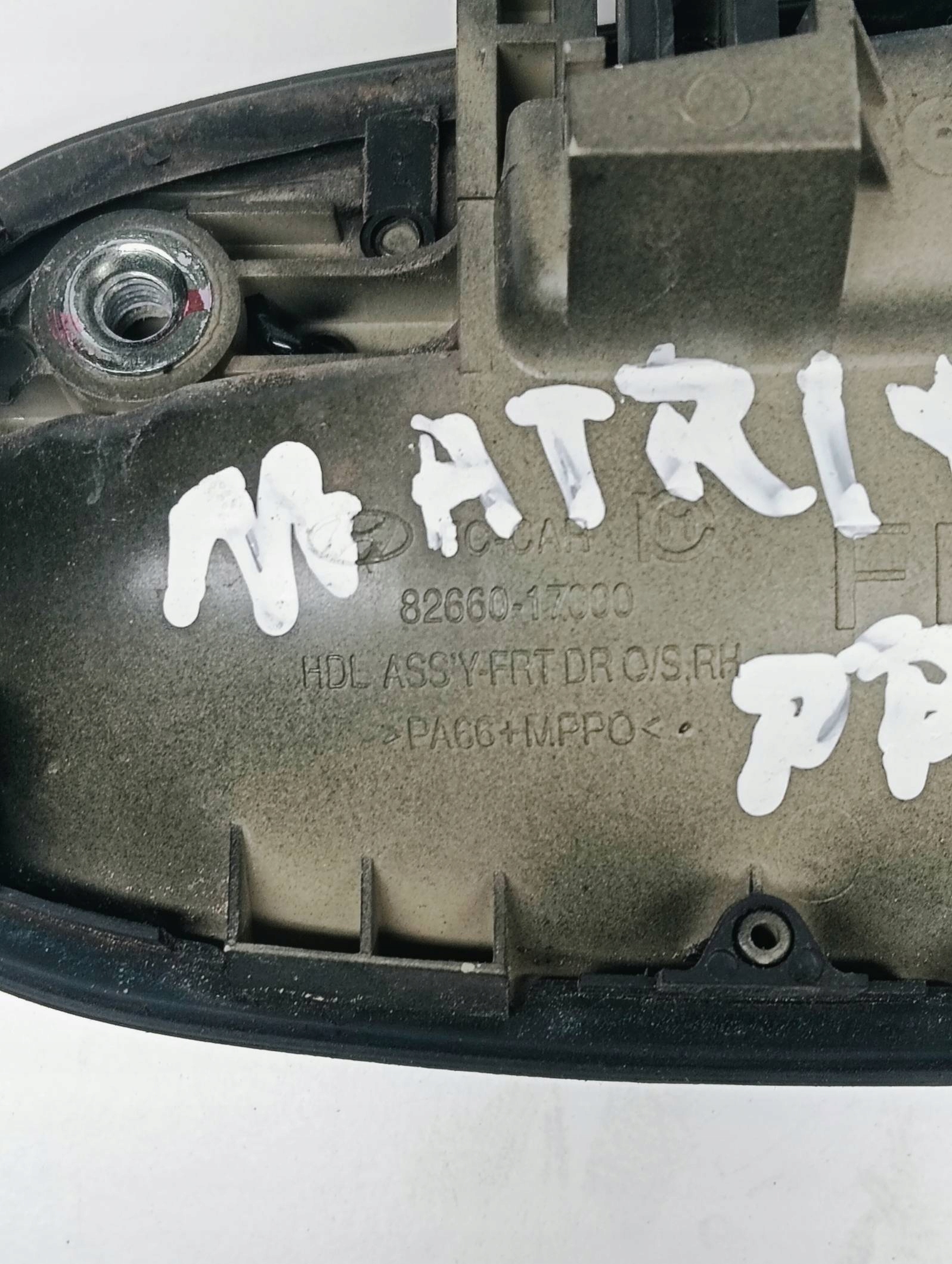 handle door right front HYUNDAI Matrix 2009r lak E8 82660-17000